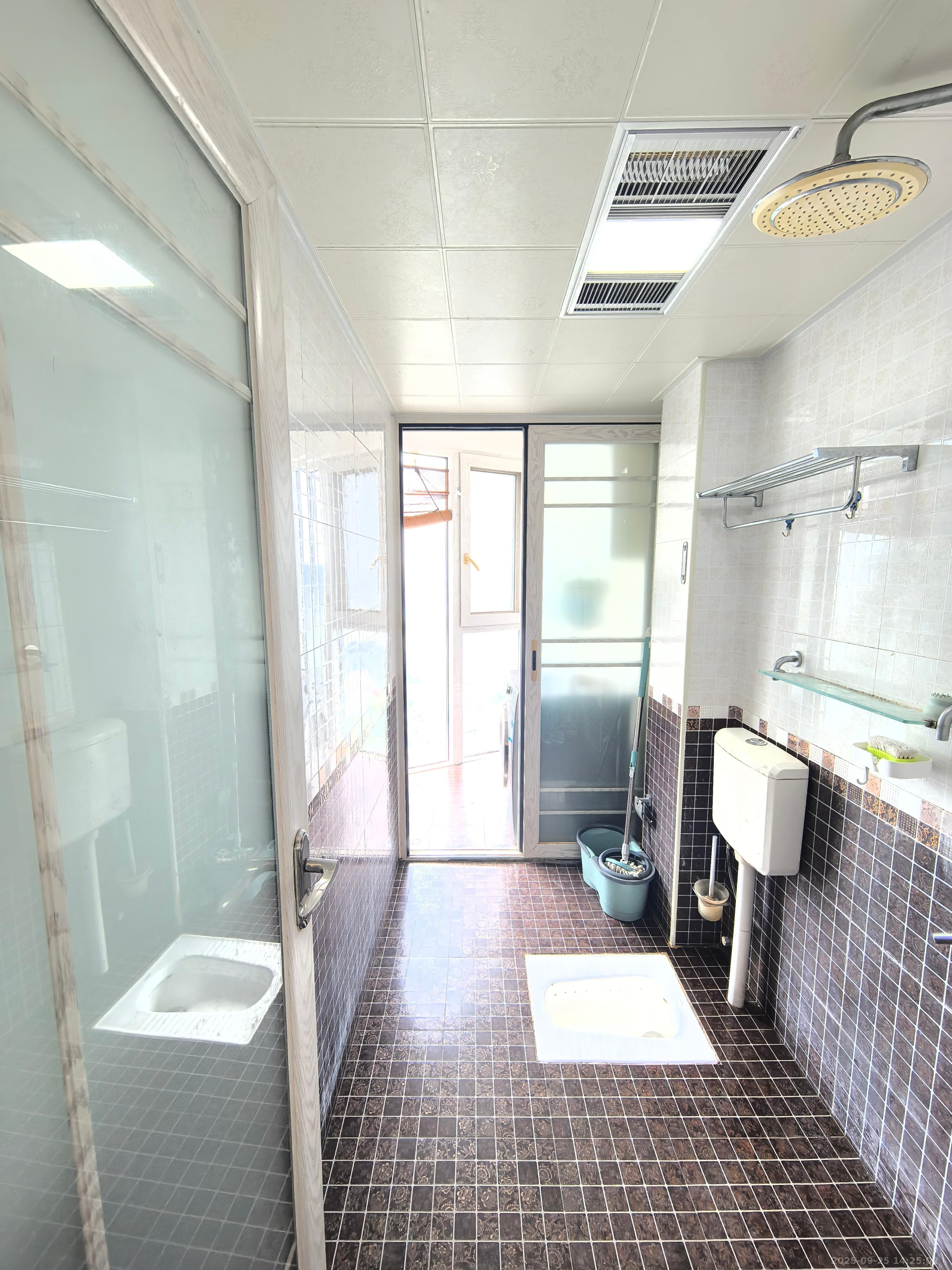 湖韵佳苑 3室2厅1卫 3500.0元/月 湖韵佳苑 3室2厅1卫 3500.0元/月室内图