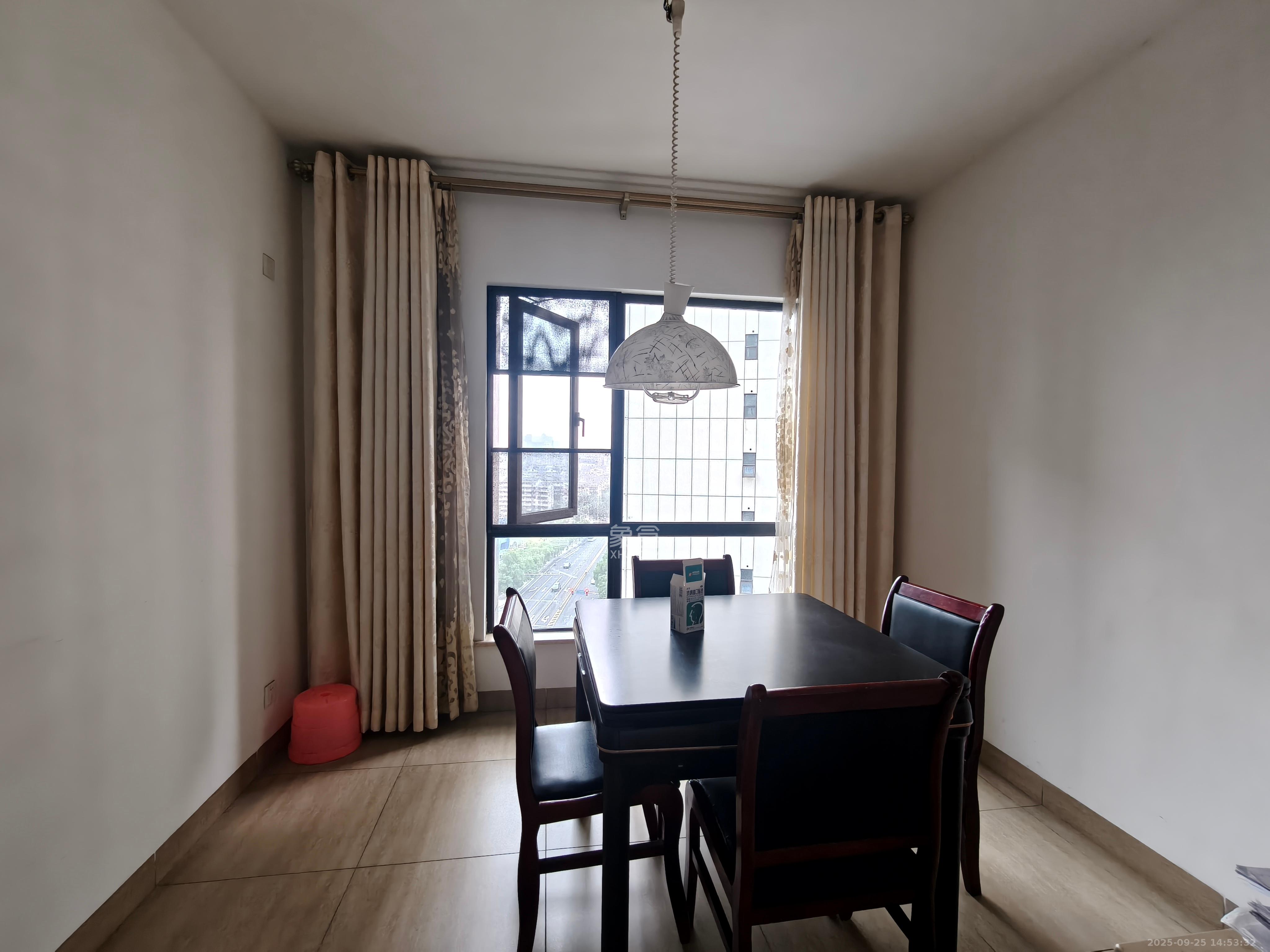 达美D6区 4室2厅2卫 4500.0元/月 达美D6区 4室2厅2卫 4500.0元/月室内图