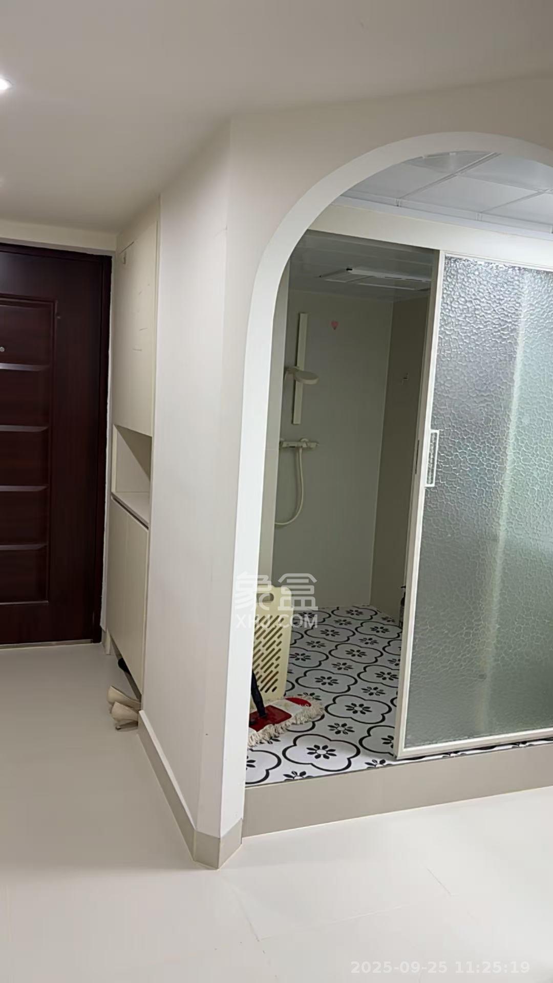 世茂璀璨天城公寓 2室1厅1卫 2700.0元/月 世茂璀璨天城公寓 2室1厅1卫 2700.0元/月室内图