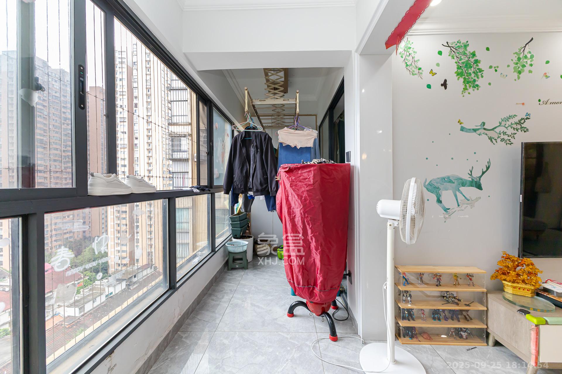 勤诚达新界 4室3厅2卫 91.8万 勤诚达新界 4室3厅2卫 91.8万阳台