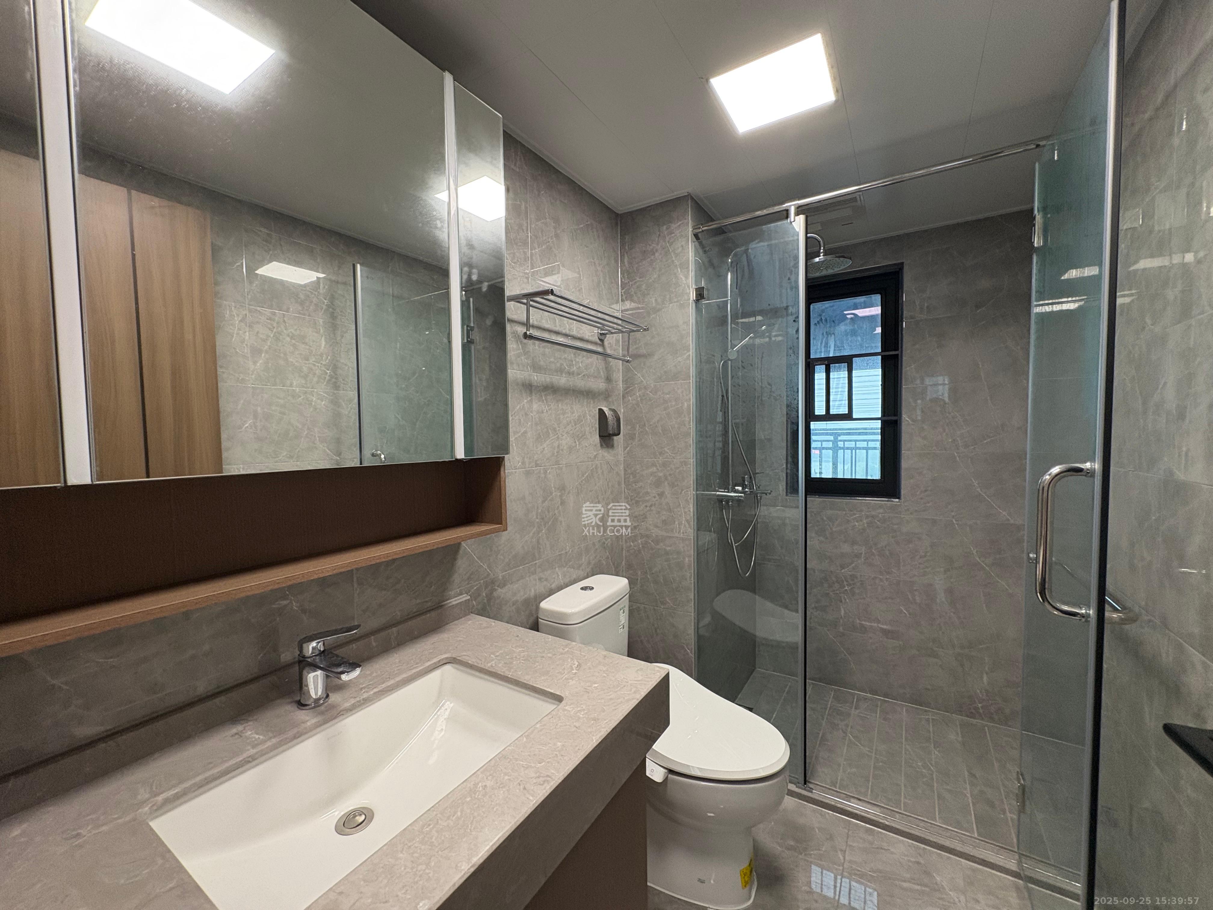 卓越洋湖晴翠 3室2厅2卫 3100.0元/月 卓越洋湖晴翠 3室2厅2卫 3100.0元/月室内图