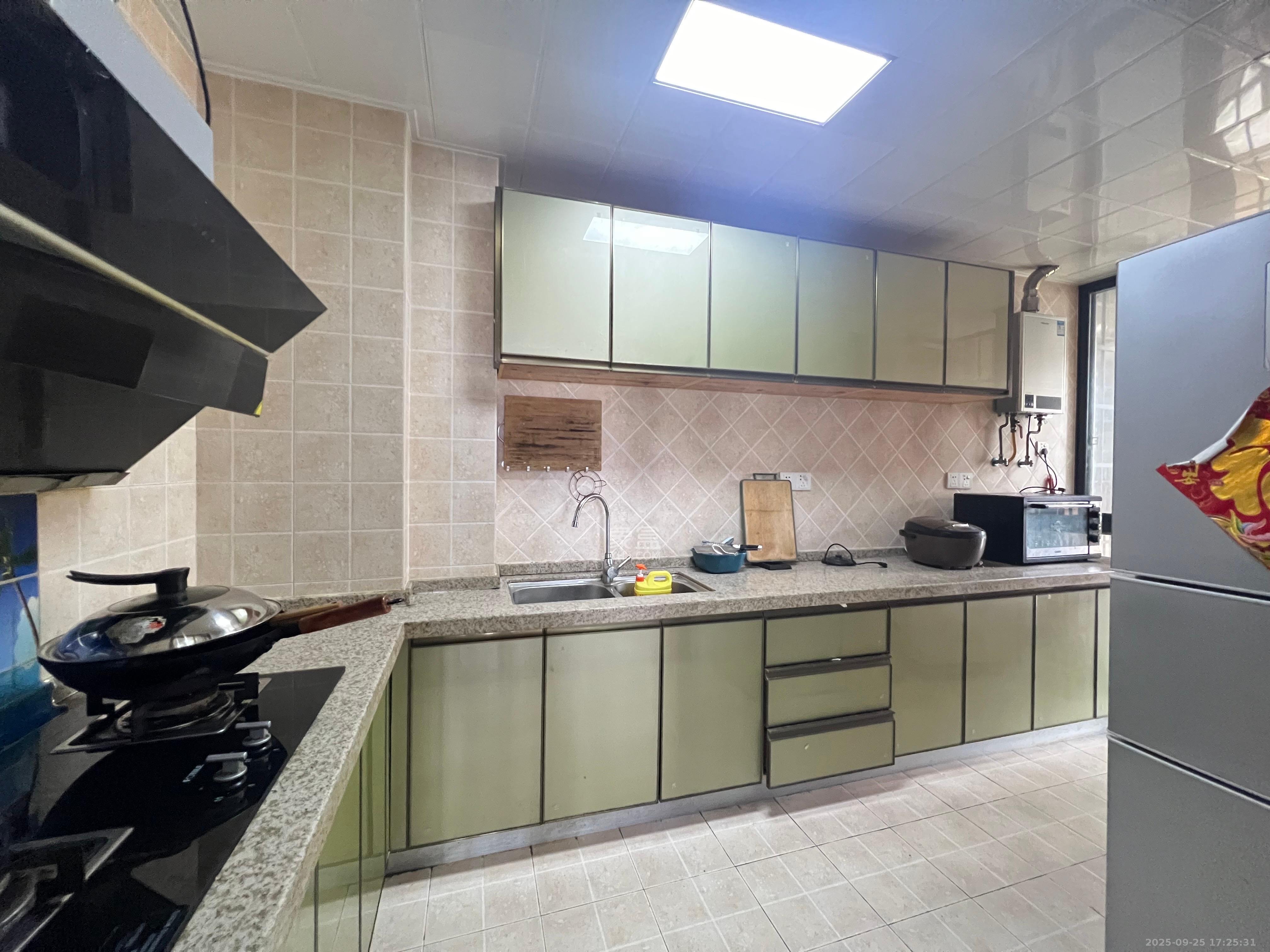 保利麓谷林语C区 3室2厅1卫 2400.0元/月 保利麓谷林语C区 3室2厅1卫 2400.0元/月室内图