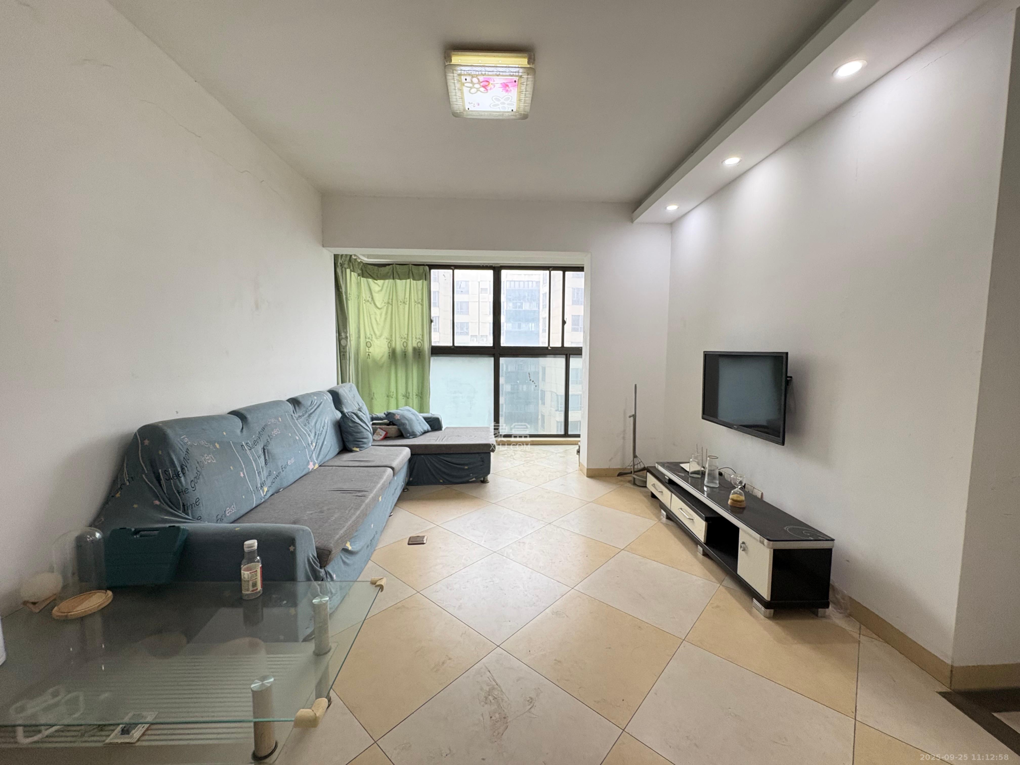 通用时代国际社区  3室2厅1卫    2300.0元/月 通用时代国际社区  3室2厅1卫    2300.0元/月