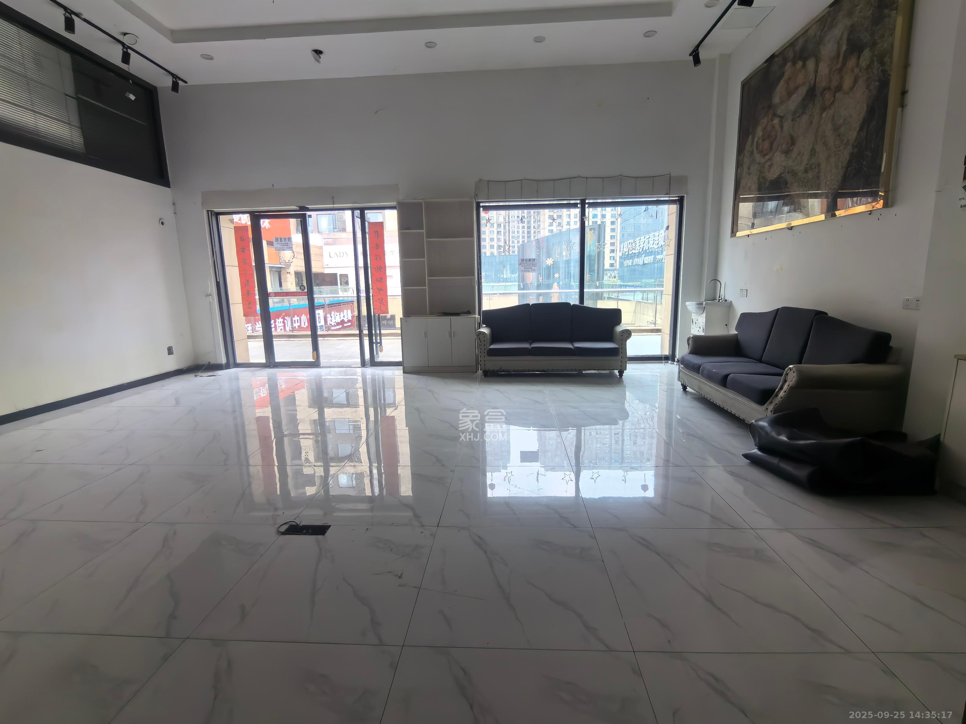 万科金域华府三四期   246.0㎡      10000.0元/月室内图