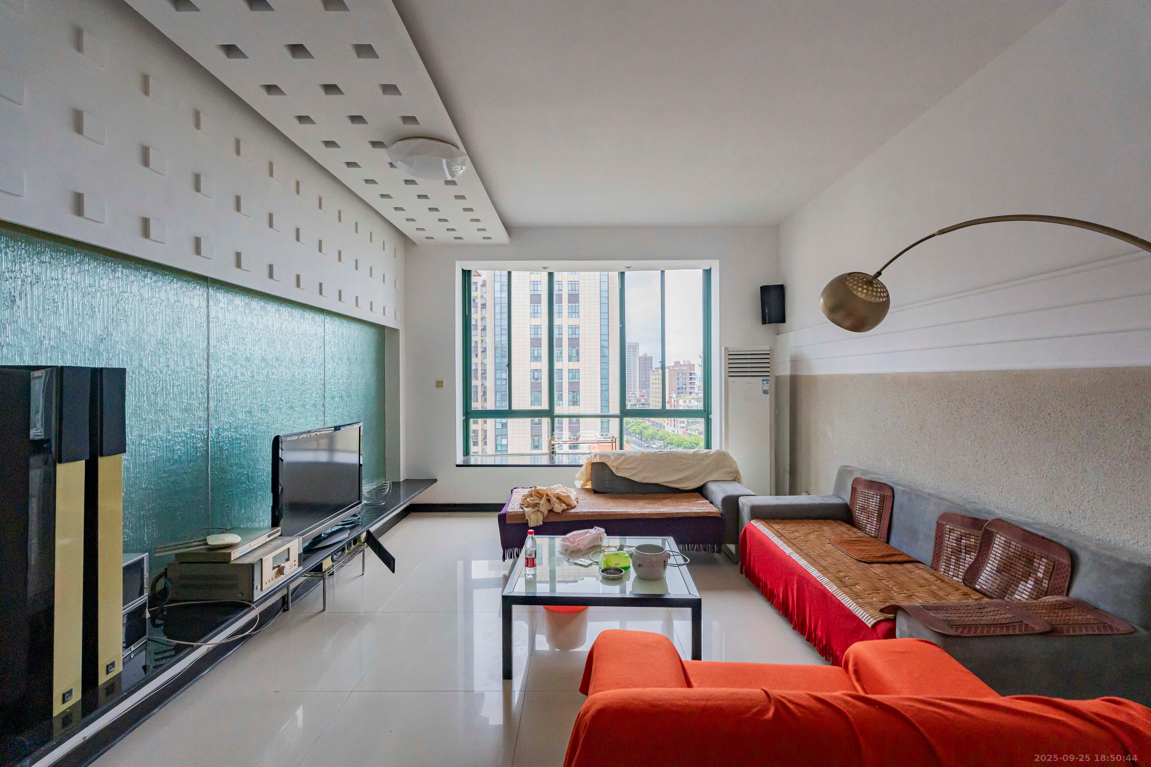 四季阳光花城  4室2厅2卫    210.0万 四季阳光花城  4室2厅2卫    210.0万