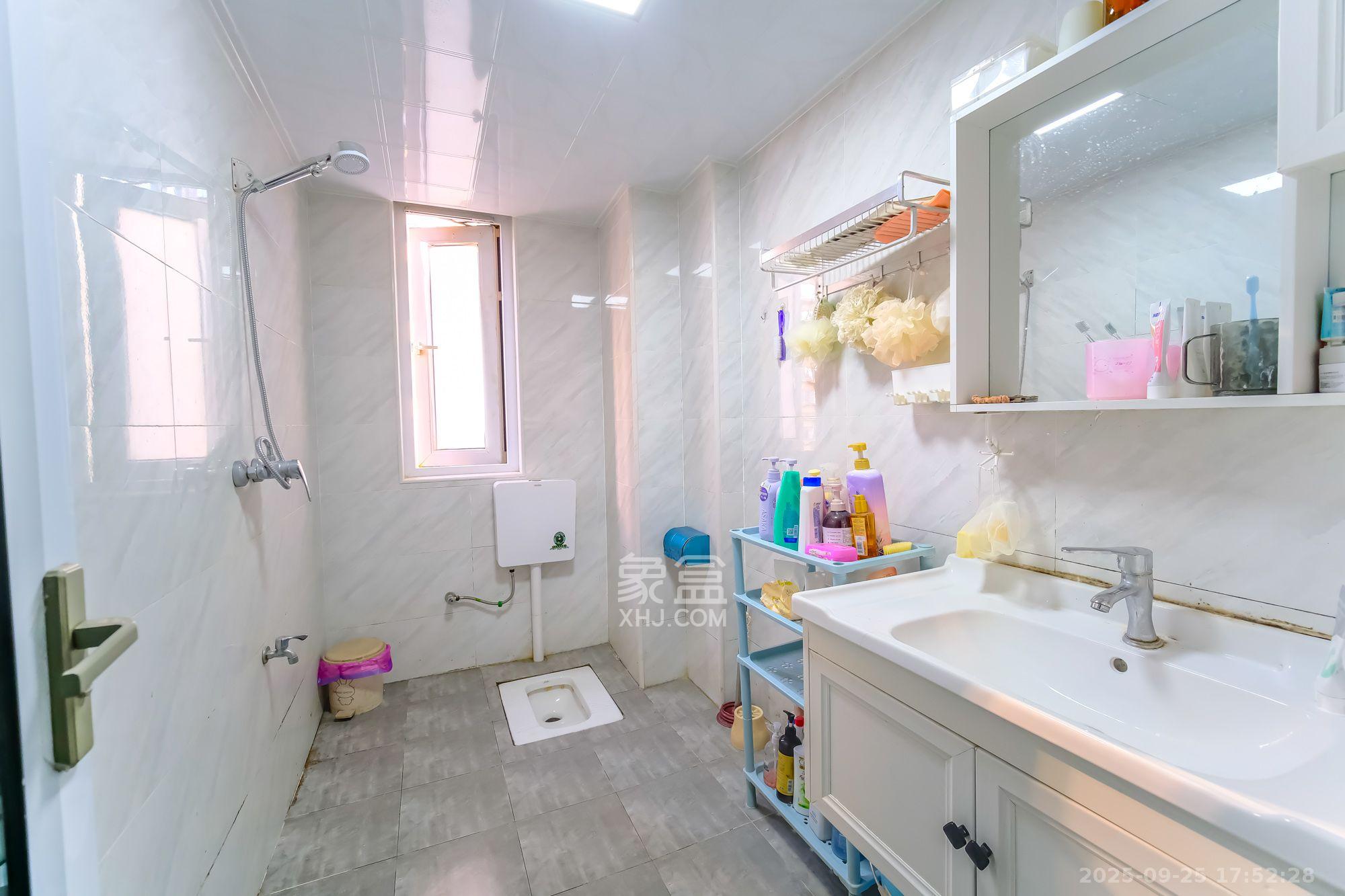 保利香槟国际 4室2厅2卫 2200.0元/月 保利香槟国际 4室2厅2卫 2200.0元/月室内图