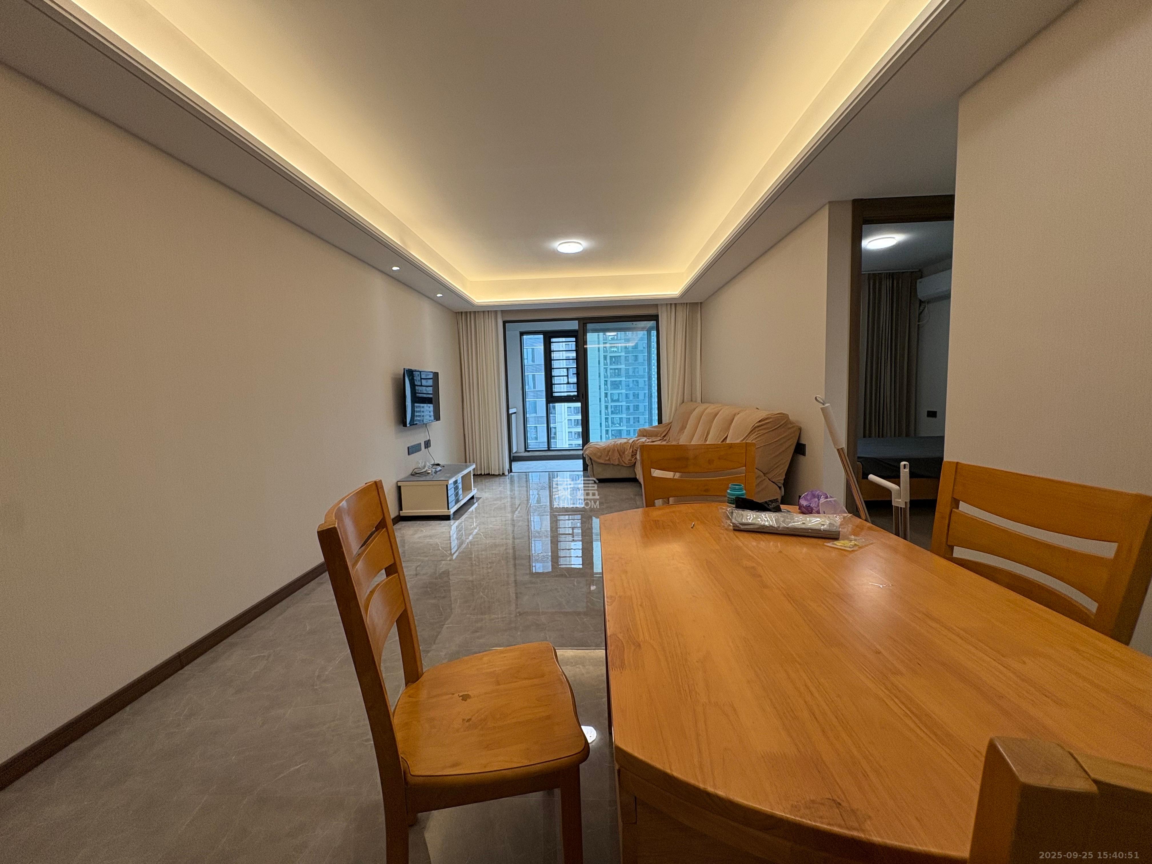 卓越洋湖晴翠 3室2厅2卫 3100.0元/月 卓越洋湖晴翠 3室2厅2卫 3100.0元/月室内图