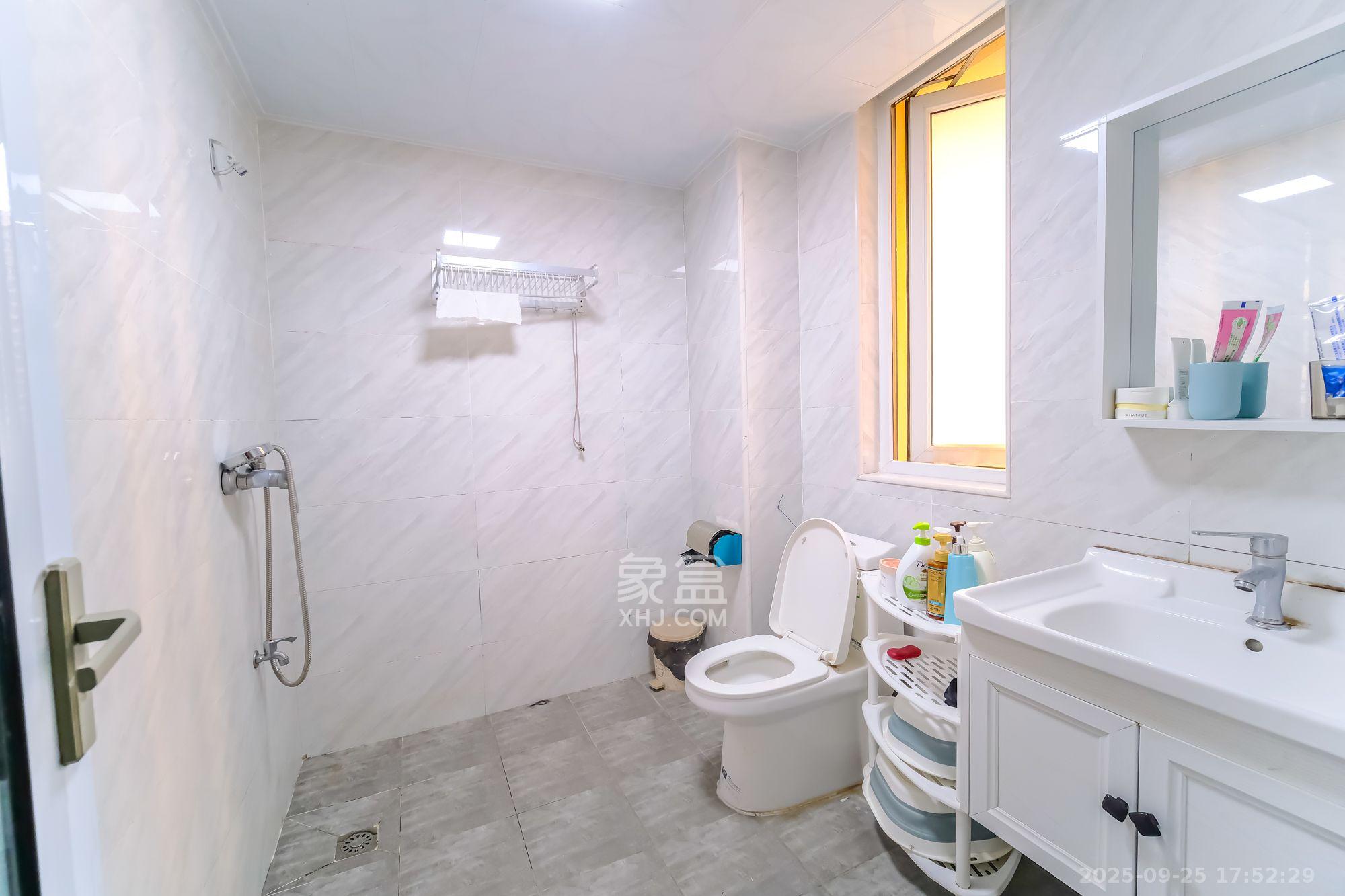 保利香槟国际 4室2厅2卫 2200.0元/月 保利香槟国际 4室2厅2卫 2200.0元/月室内图