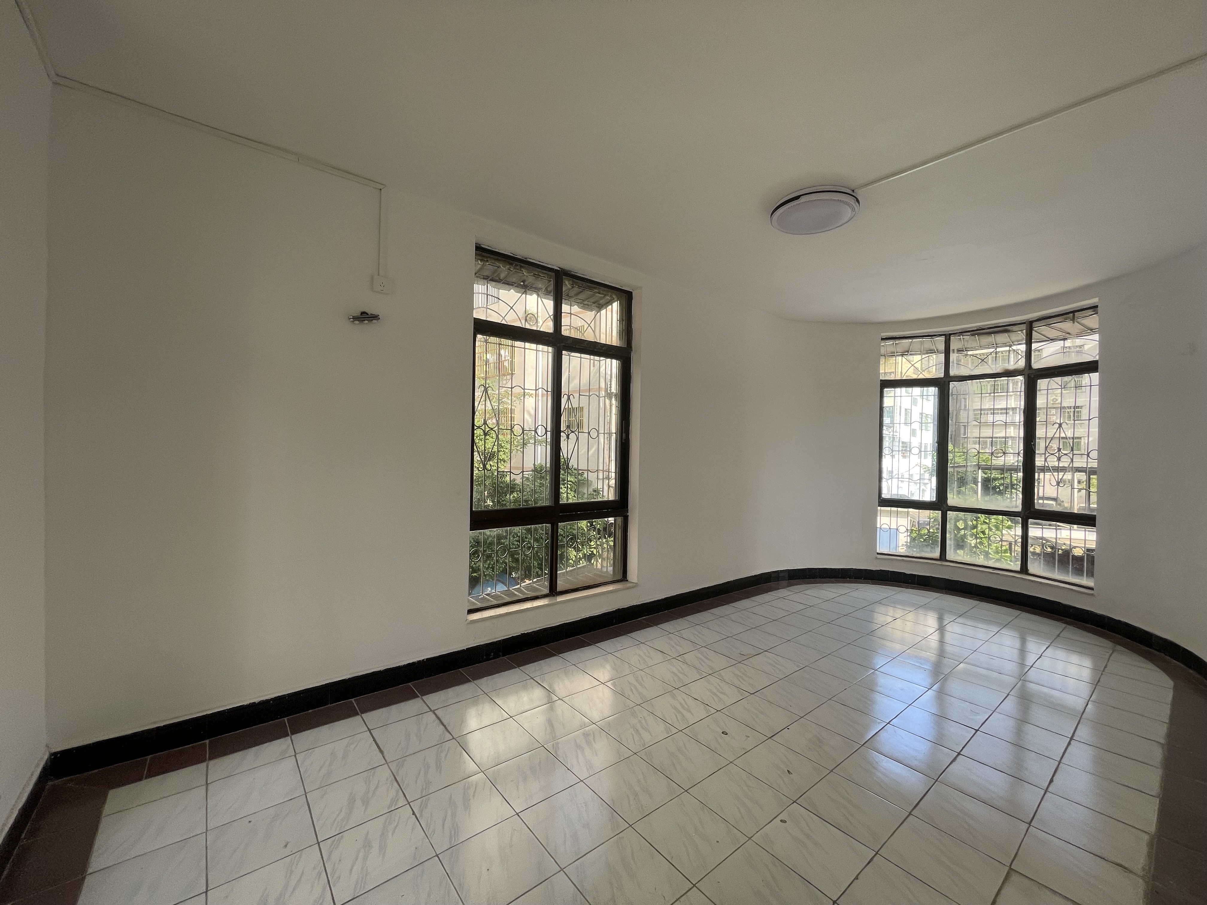 华汇别墅小区 5室2厅3卫 9000.0元/月 华汇别墅小区 5室2厅3卫 9000.0元/月小区图