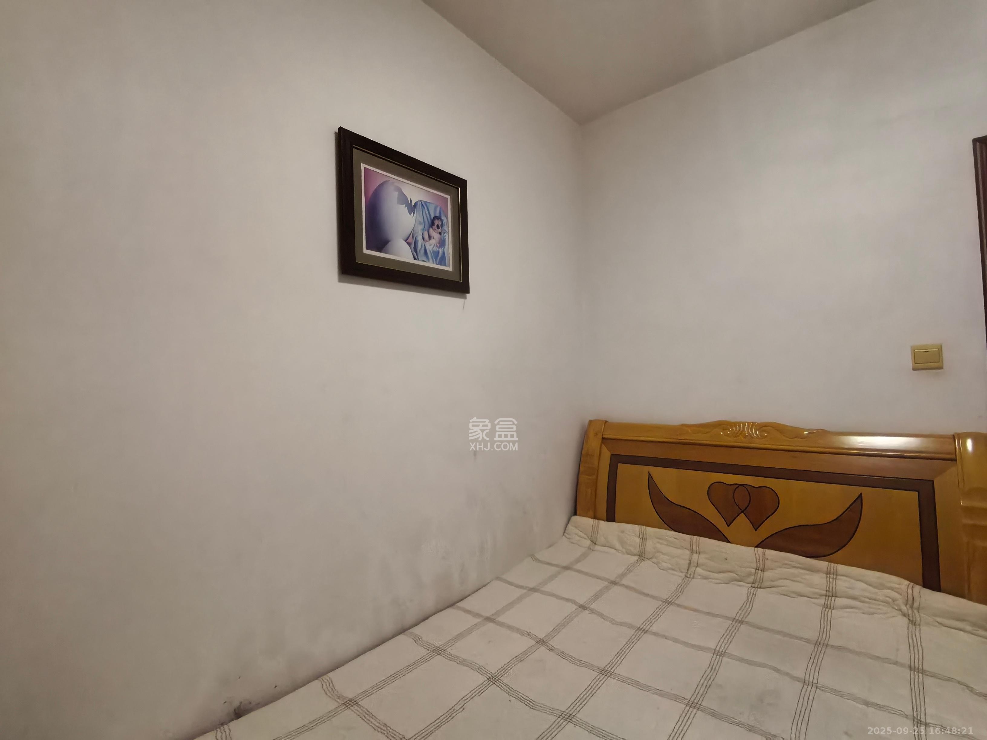 茶山馨苑 3室2厅2卫 2700.0元/月 茶山馨苑 3室2厅2卫 2700.0元/月室内图