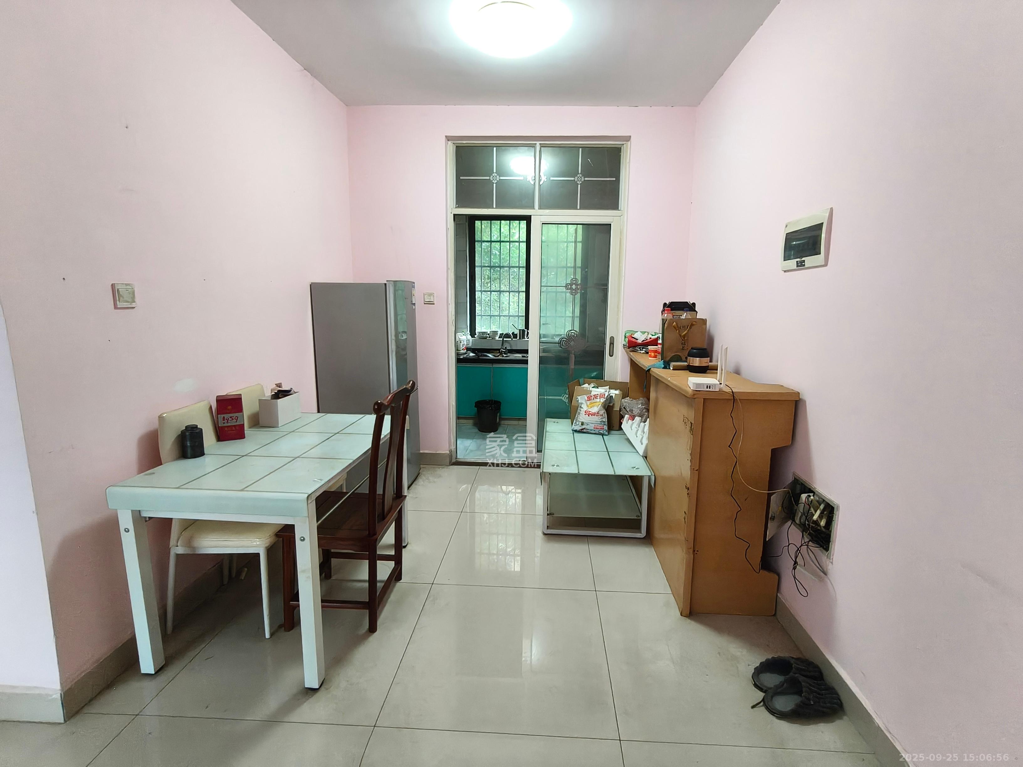 新华都万家城 3室2厅2卫 2300.0元/月 新华都万家城 3室2厅2卫 2300.0元/月室内图