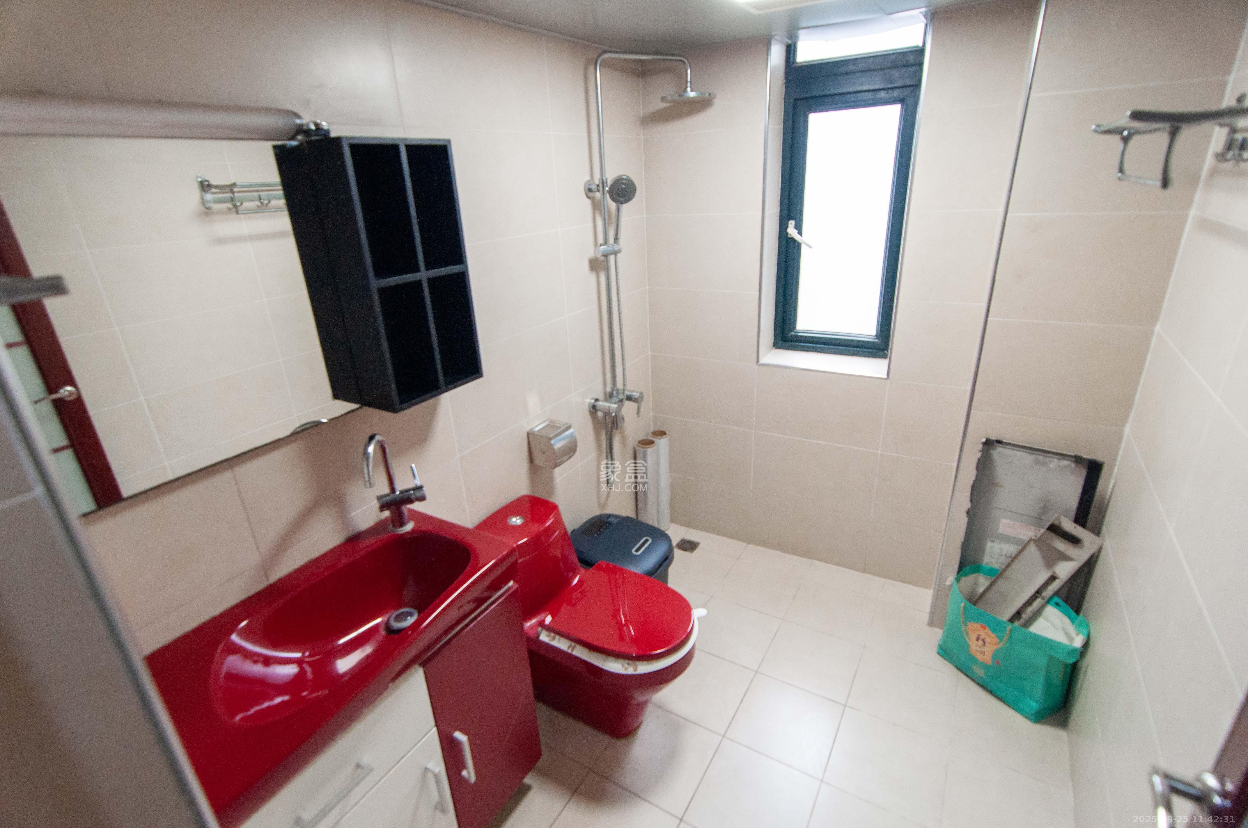 高鑫麓城 3室2厅2卫 136.0万 高鑫麓城 3室2厅2卫 136.0万卫生间