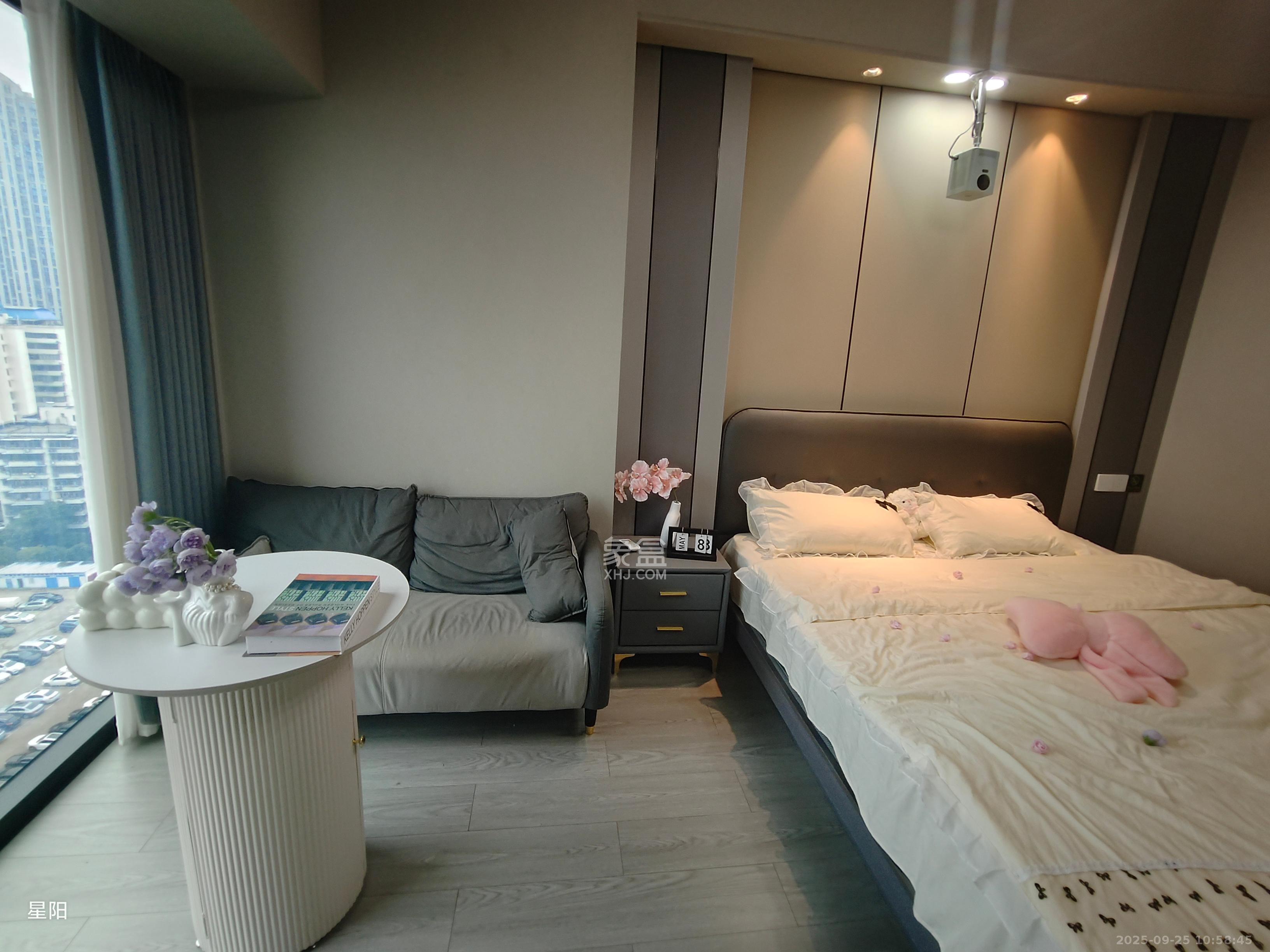 华润置地中心  1室1厅1卫    2200.0元/月室内图