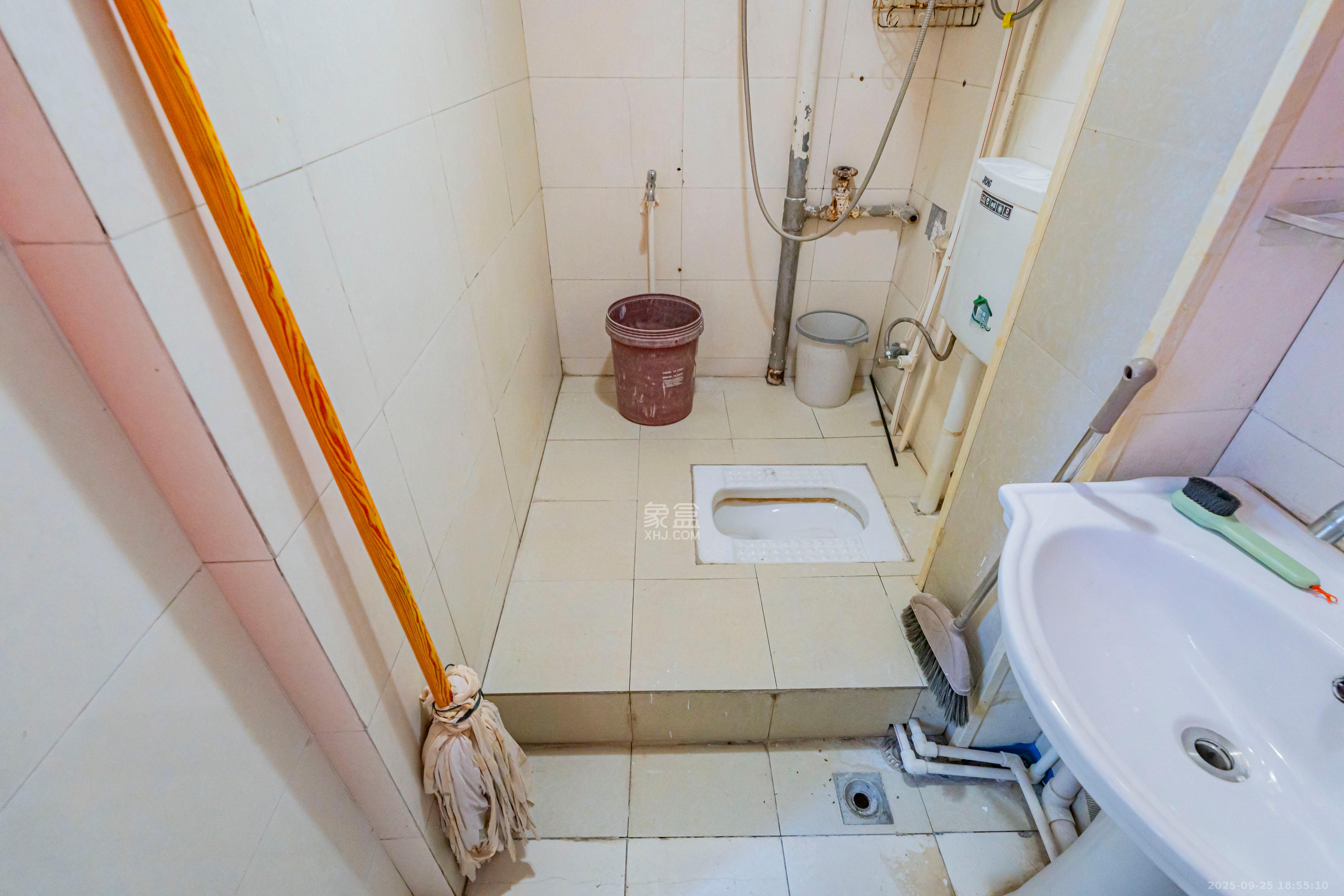 化工宿舍  1室0厅0卫    45.0万卫生间