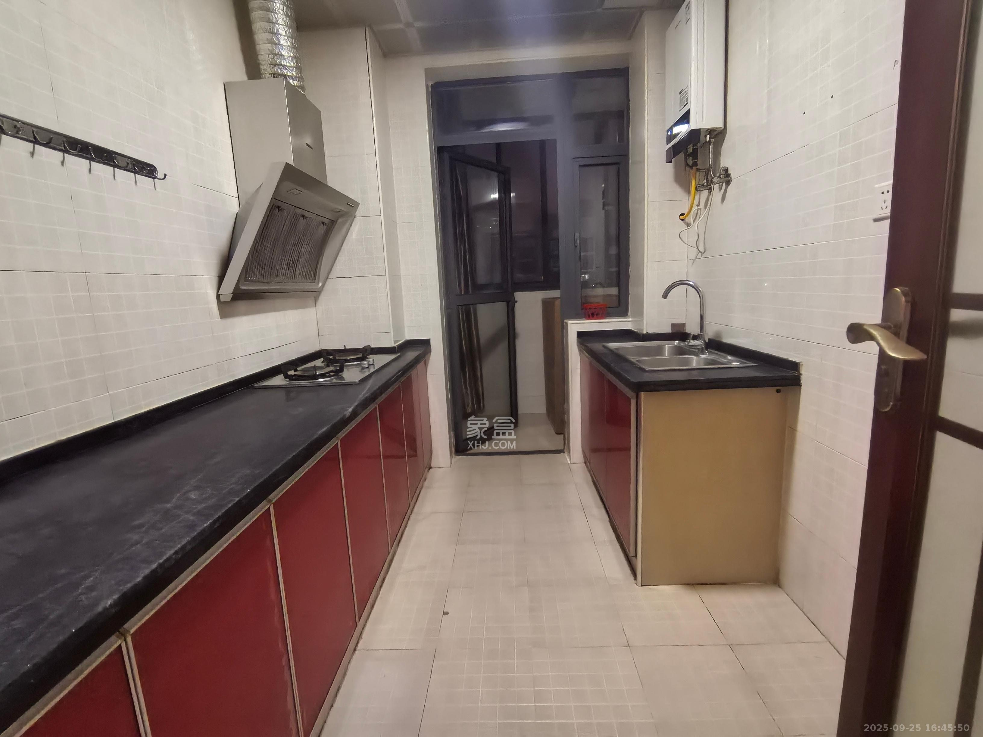 茶山馨苑 3室2厅2卫 2700.0元/月 茶山馨苑 3室2厅2卫 2700.0元/月室内图