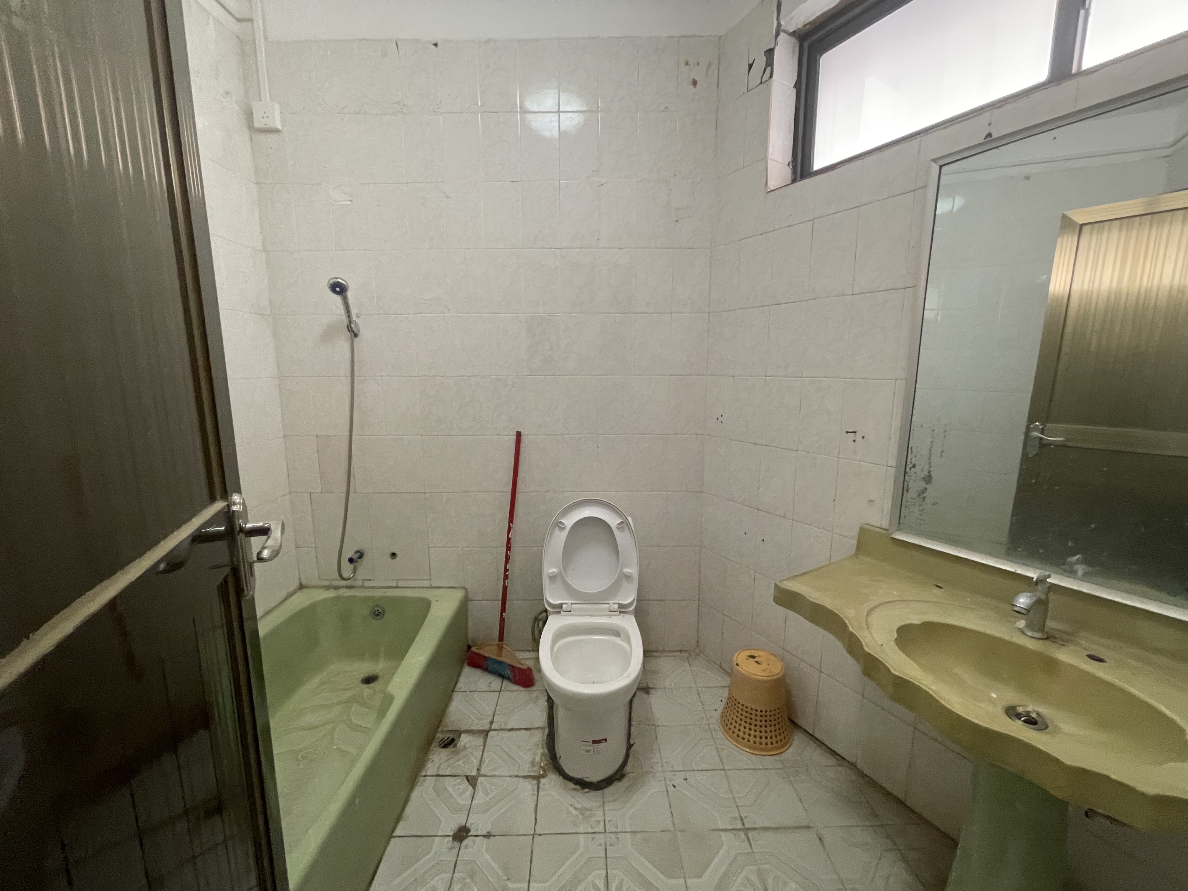 华汇别墅小区 5室2厅3卫 9000.0元/月 华汇别墅小区 5室2厅3卫 9000.0元/月小区图