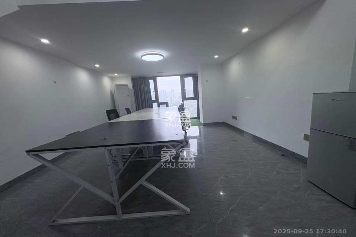 振业城三期 2室2厅1卫 2100.0元/月 振业城三期 2室2厅1卫 2100.0元/月室内图