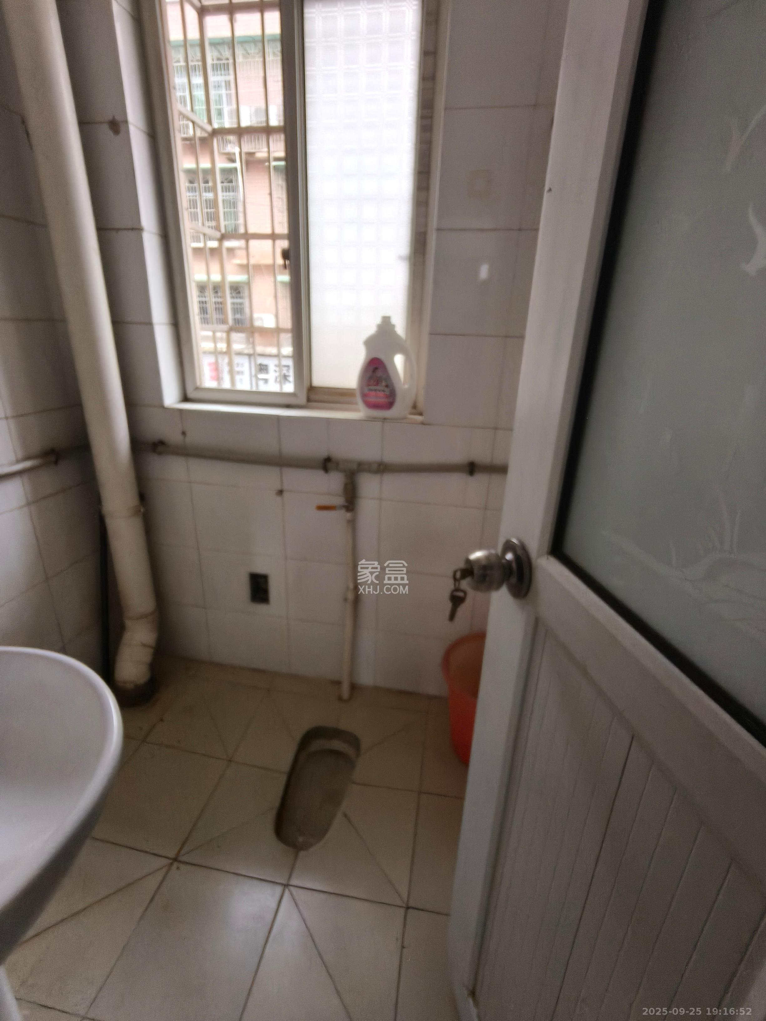 高桥社区高福星小区 3室1厅1卫 1900.0元/月 高桥社区高福星小区 3室1厅1卫 1900.0元/月室内图