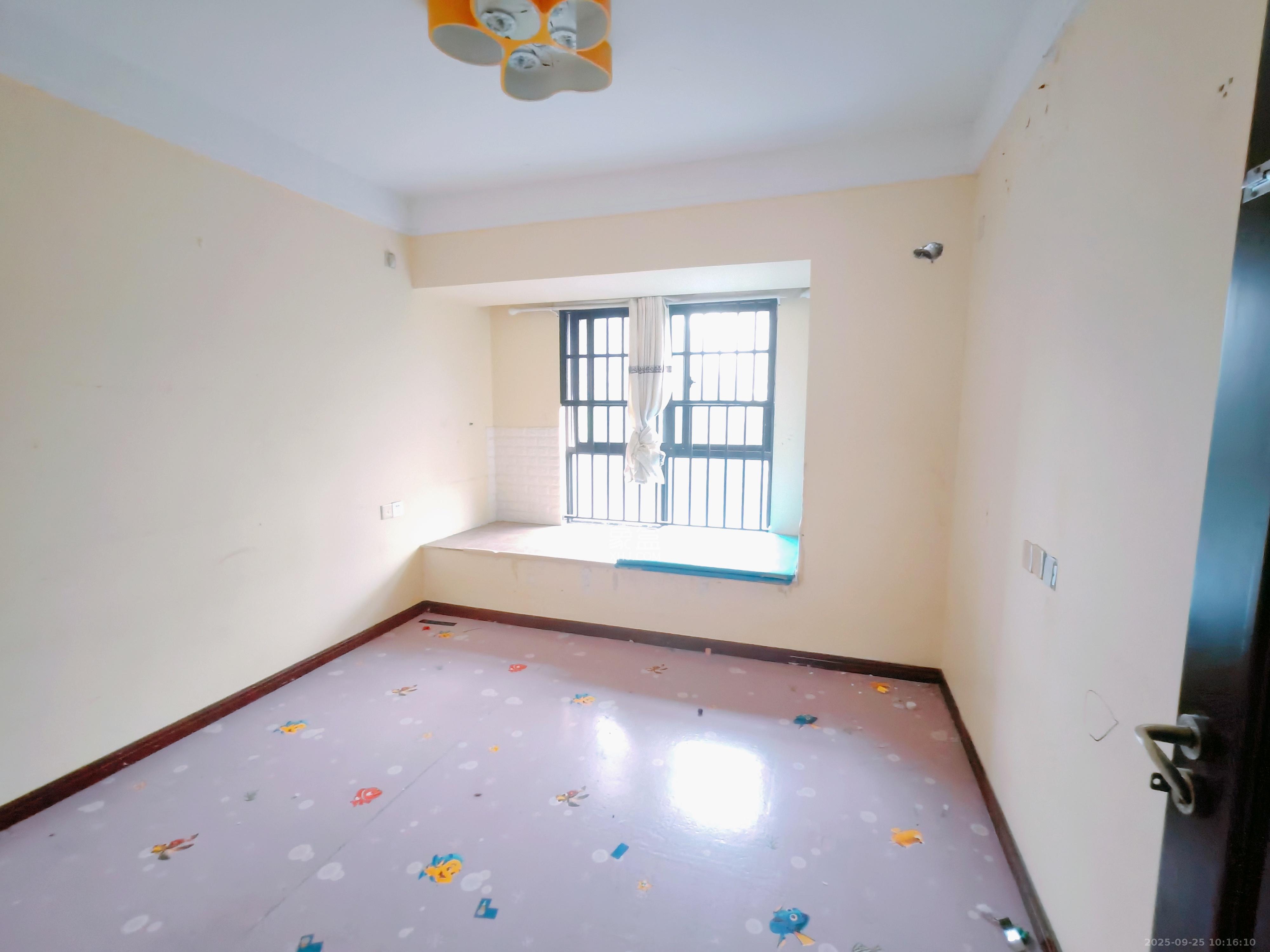 绿地中央广场  4室2厅1卫    5000.0元/月 绿地中央广场  4室2厅1卫    5000.0元/月室内图