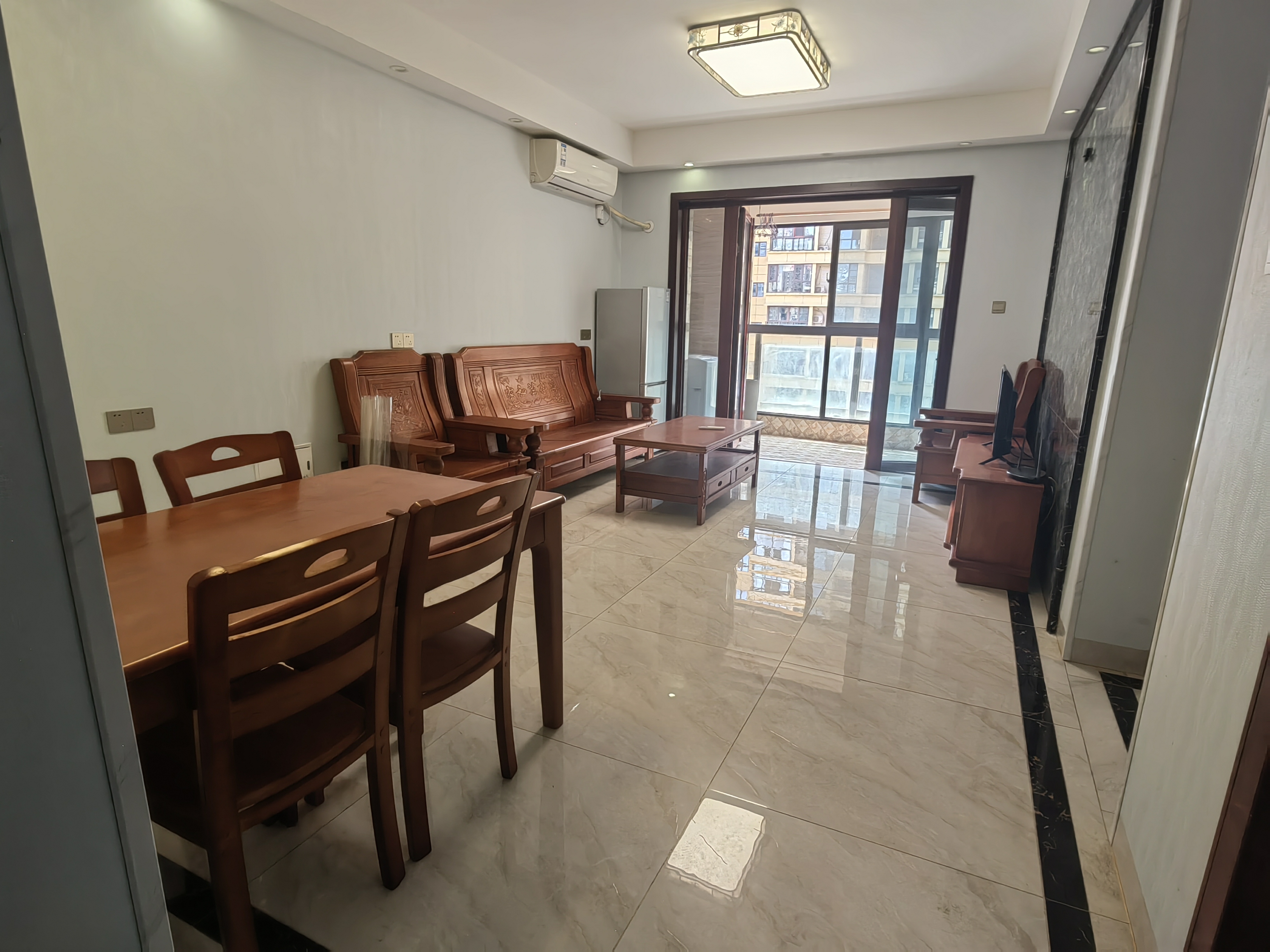 罗曼帝克 2室2厅1卫 2000.0元/月 罗曼帝克 2室2厅1卫 2000.0元/月室内图