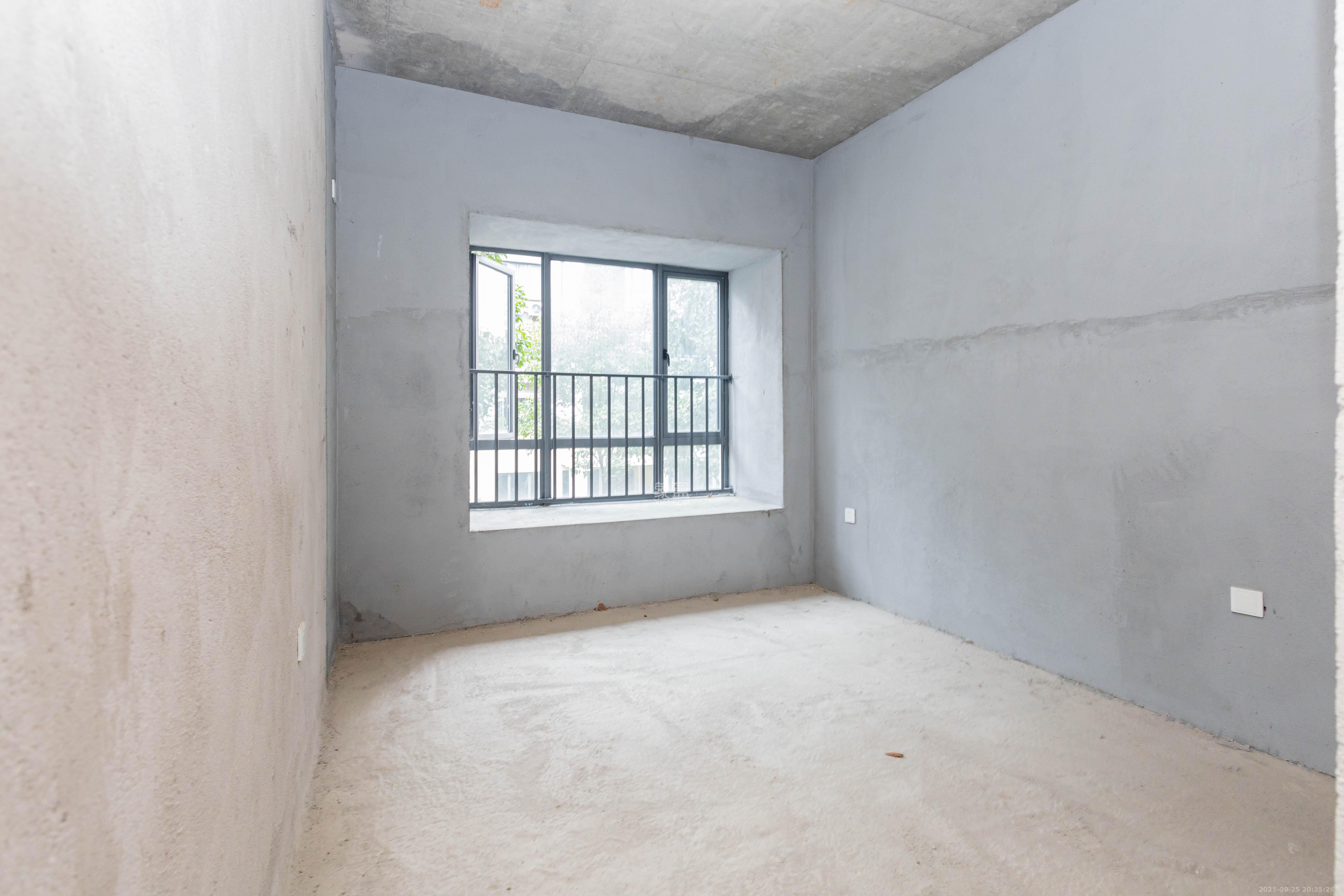 敏捷珑玥府  4室2厅2卫    142.0万 敏捷珑玥府  4室2厅2卫    142.0万卧室