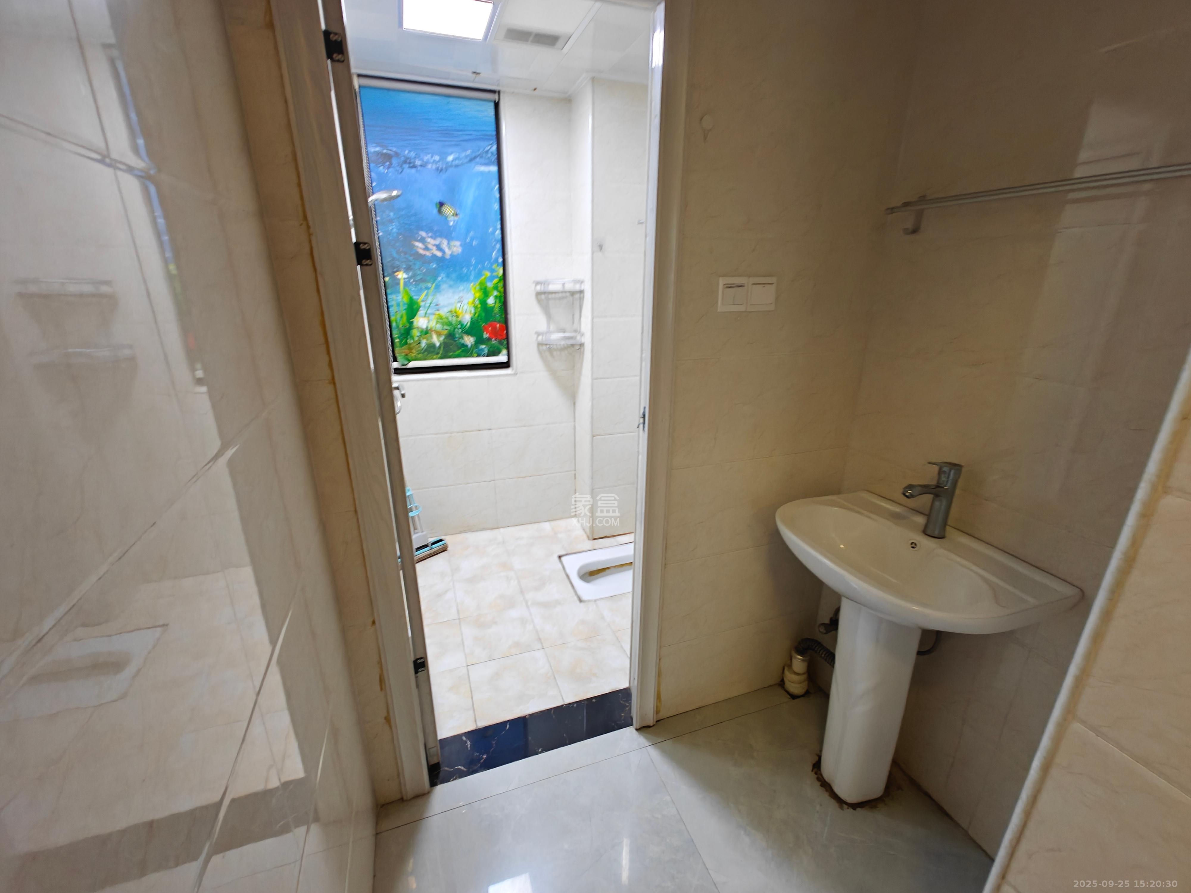 华润置地广场二期 3室2厅2卫 2200.0元/月 华润置地广场二期 3室2厅2卫 2200.0元/月室内图