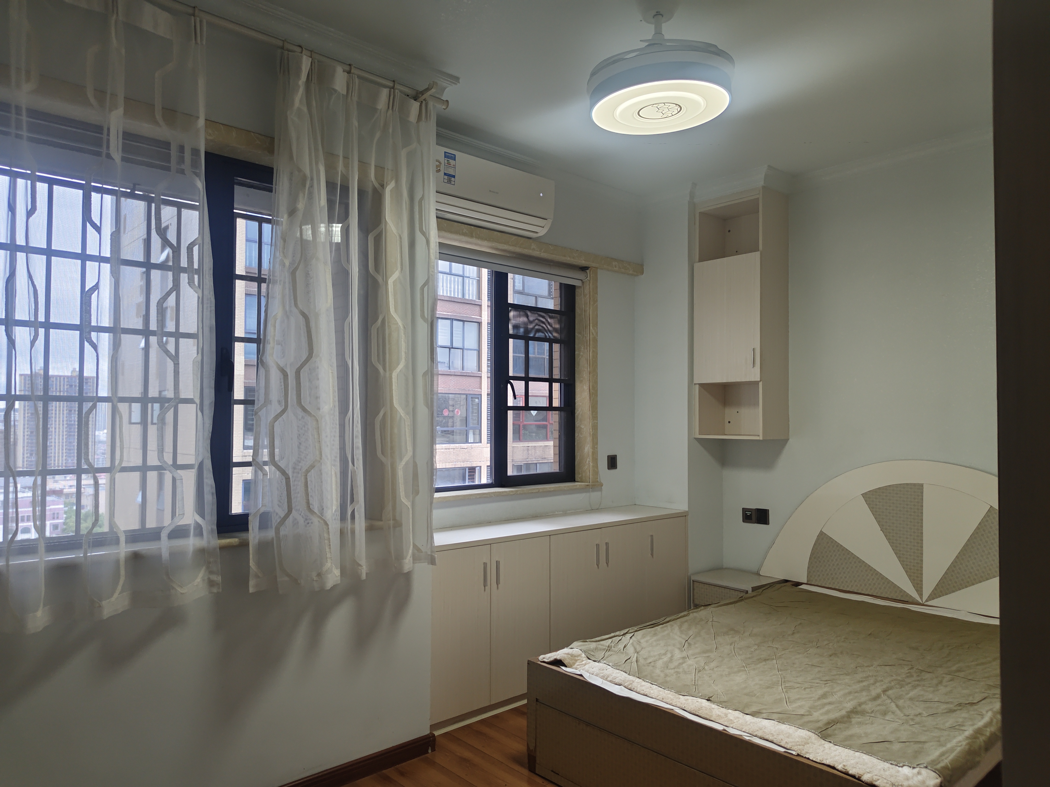 盛世时代广场 2室1厅1卫 1800.0元/月 盛世时代广场 2室1厅1卫 1800.0元/月室内图