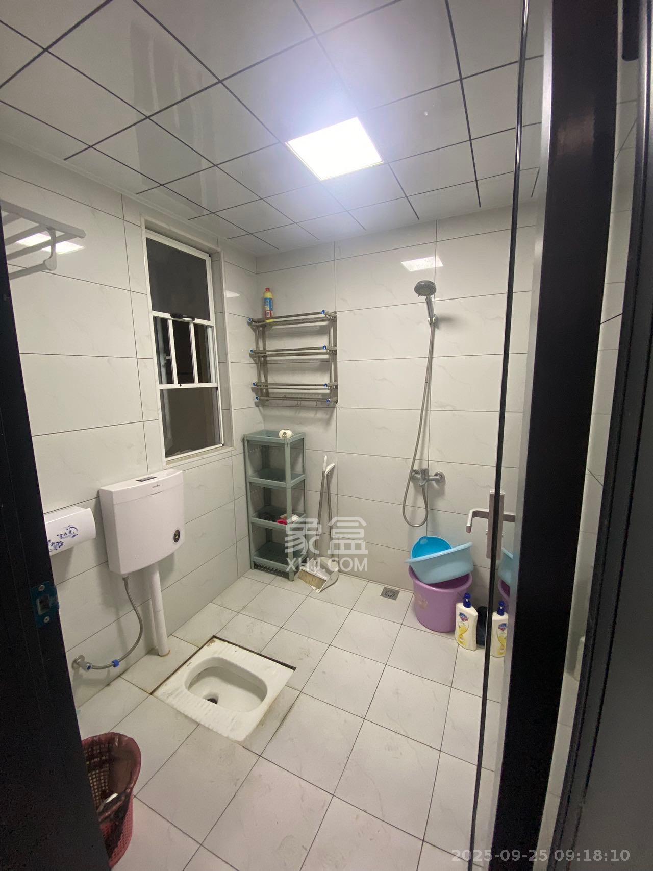 荣盛花语城 2室2厅1卫 1700.0元/月 荣盛花语城 2室2厅1卫 1700.0元/月室内图