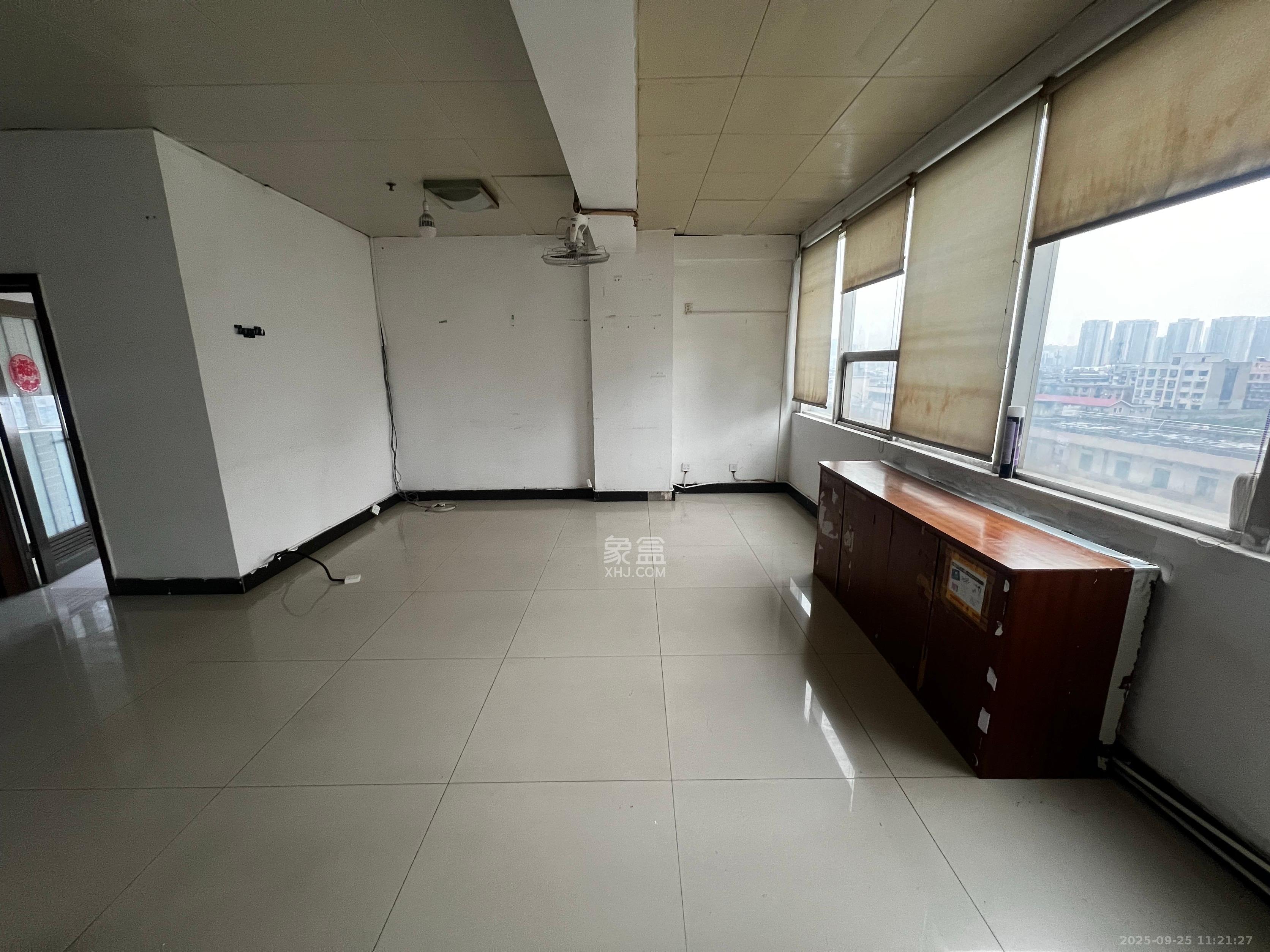 华瑞电子商厦(湖南科佳摄影城) 1室1厅1卫 1700.0元/月 华瑞电子商厦(湖南科佳摄影城) 1室1厅1卫 1700.0元/月室内图