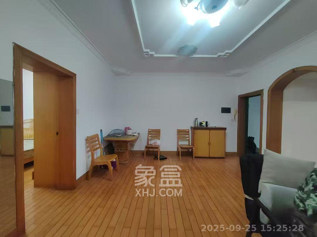 铜铝厂宿舍(白沙路461号)  2室1厅1卫    1800.0元/月 铜铝厂宿舍(白沙路461号)  2室1厅1卫    1800.0元/月