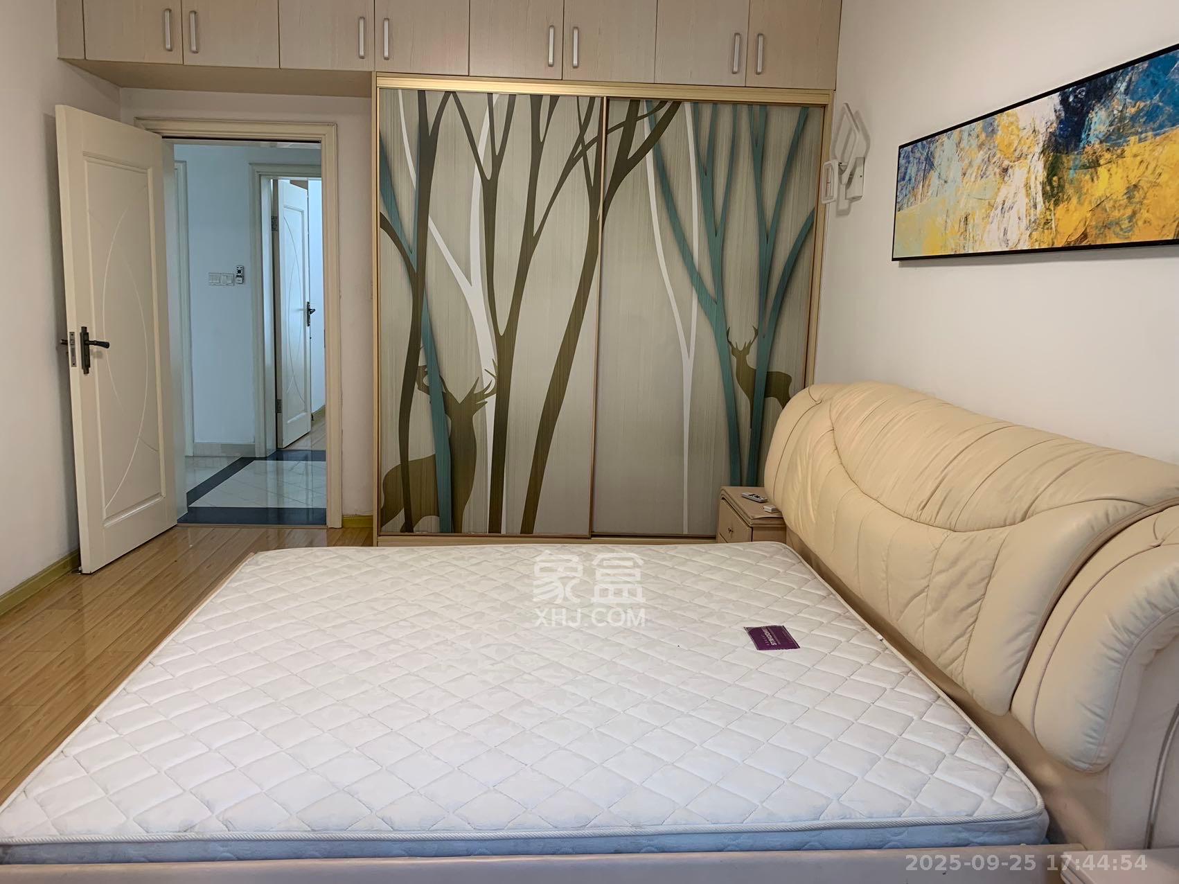 保利麓谷林语D区  3室2厅1卫   2400.00元/月室内图