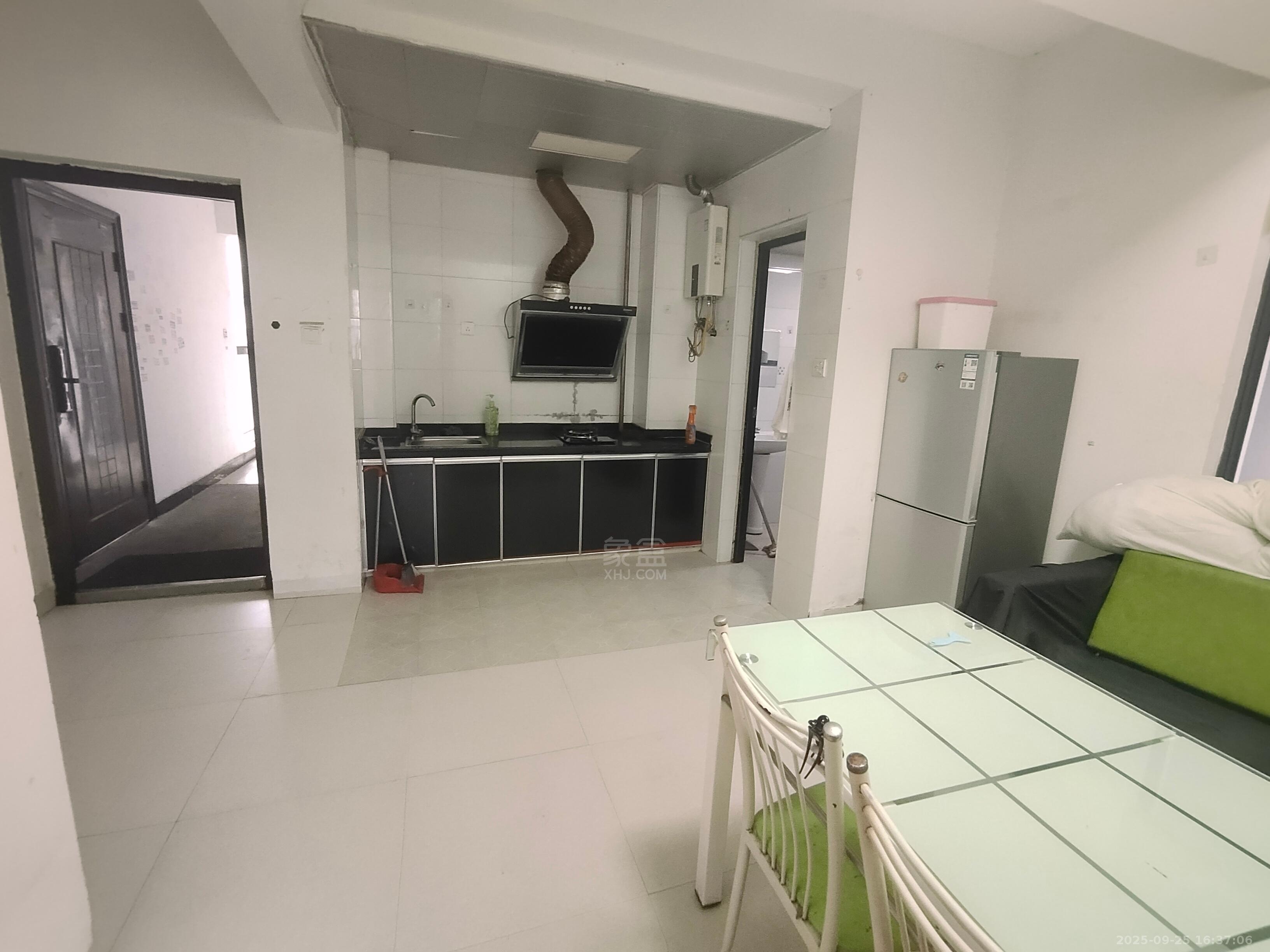 阳光新城 1室1厅1卫 800.0元/月 阳光新城 1室1厅1卫 800.0元/月室内图