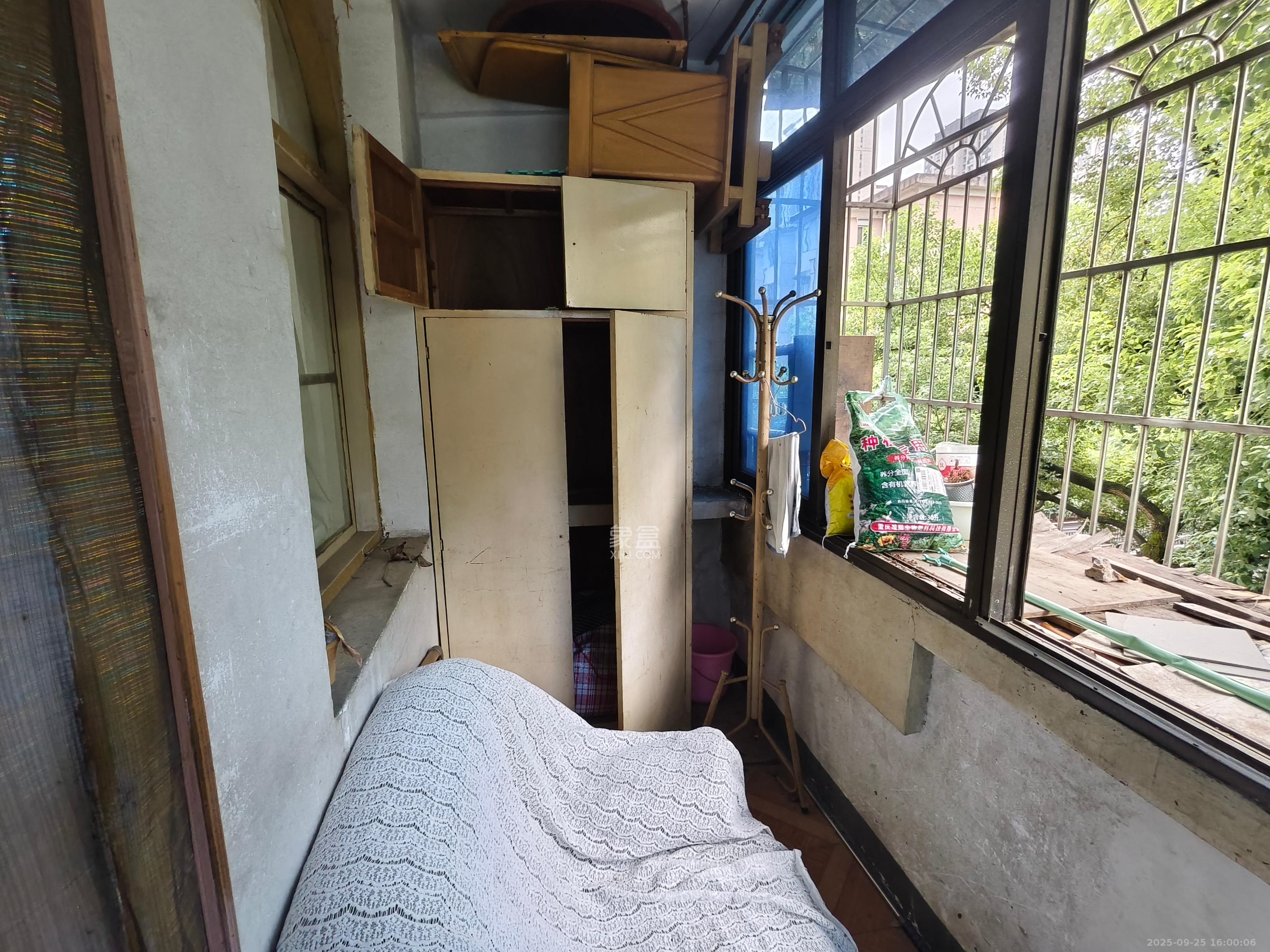 广电南院宿舍 3室2厅1卫 1500.0元/月 广电南院宿舍 3室2厅1卫 1500.0元/月室内图