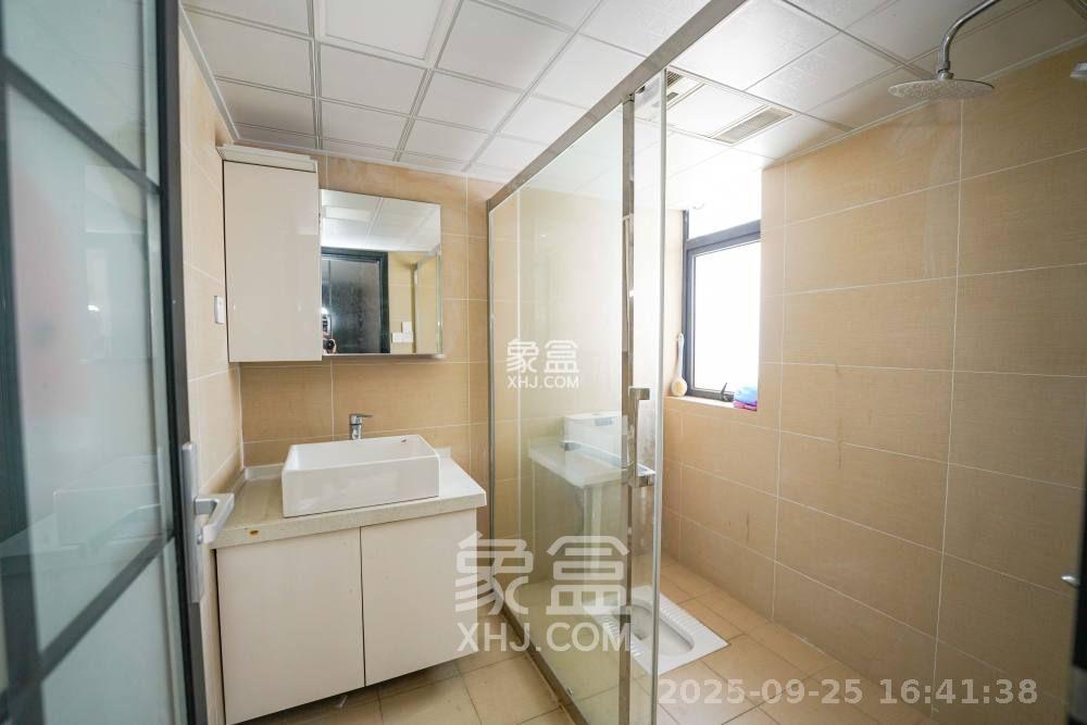 五矿万境蓝山  3室2厅1卫    2400.0元/月 五矿万境蓝山  3室2厅1卫    2400.0元/月室内图