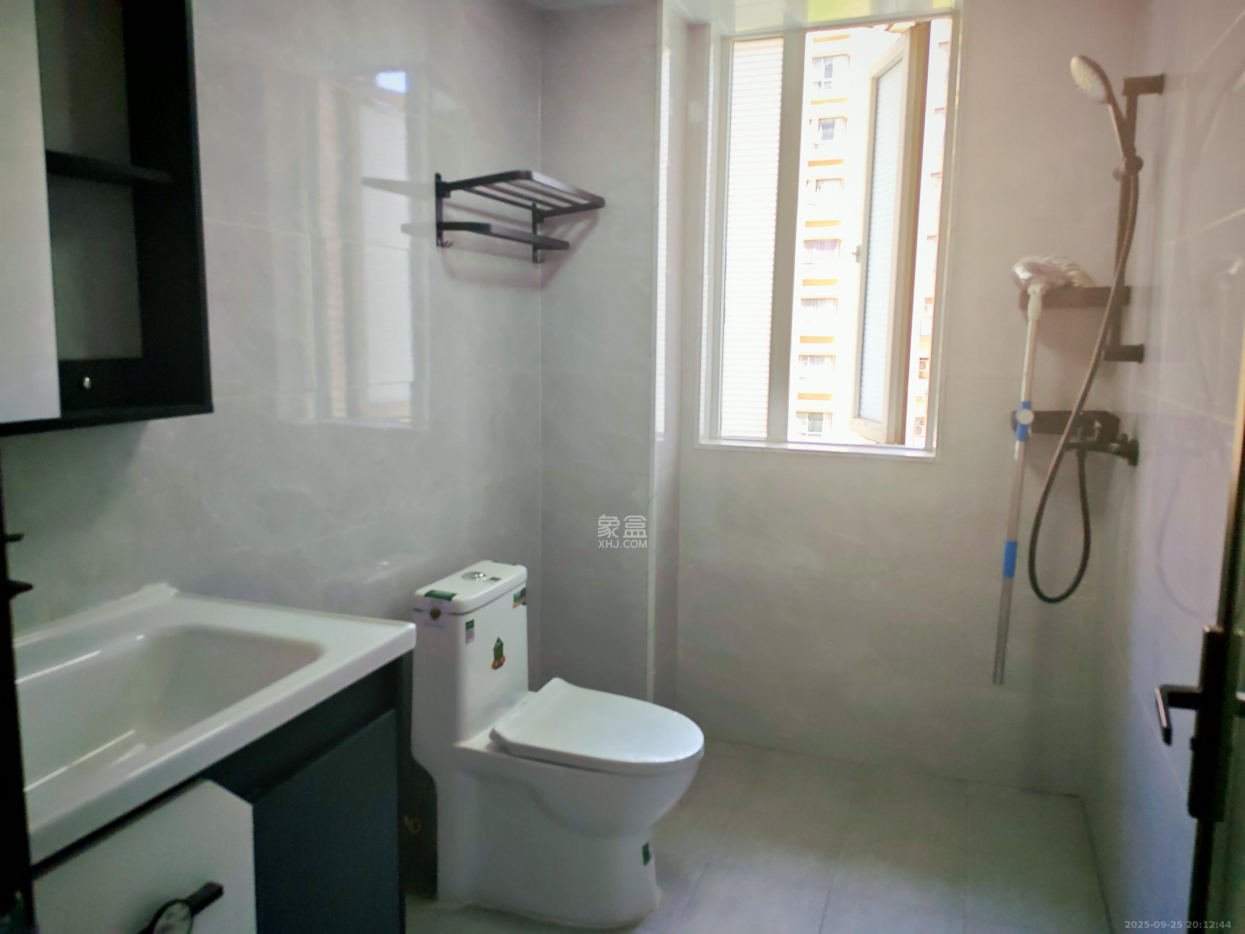 山语城一期 3室2厅2卫 2800.0元/月 山语城一期 3室2厅2卫 2800.0元/月室内图