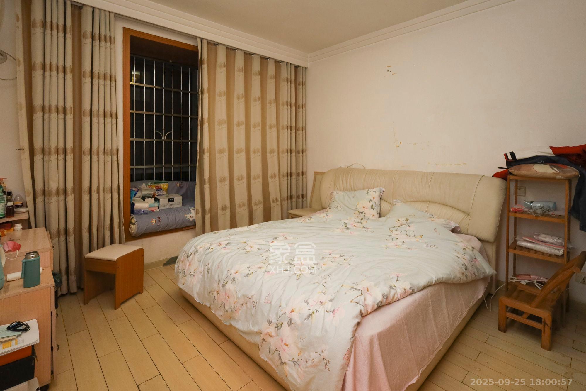 枫林绿洲 3室2厅2卫 2500.0元/月 枫林绿洲 3室2厅2卫 2500.0元/月室内图