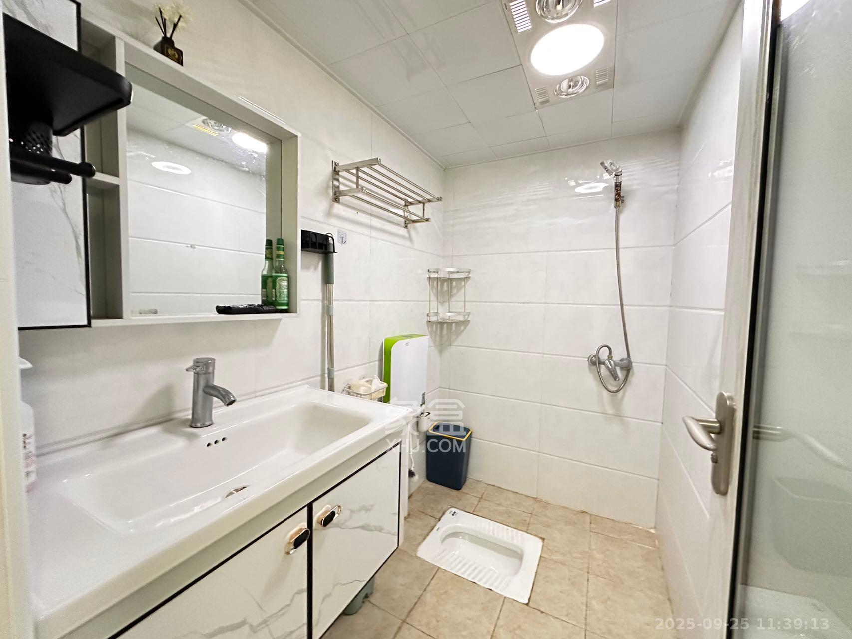 先锋东外滩  1室1厅1卫    2200.0元/月室内图