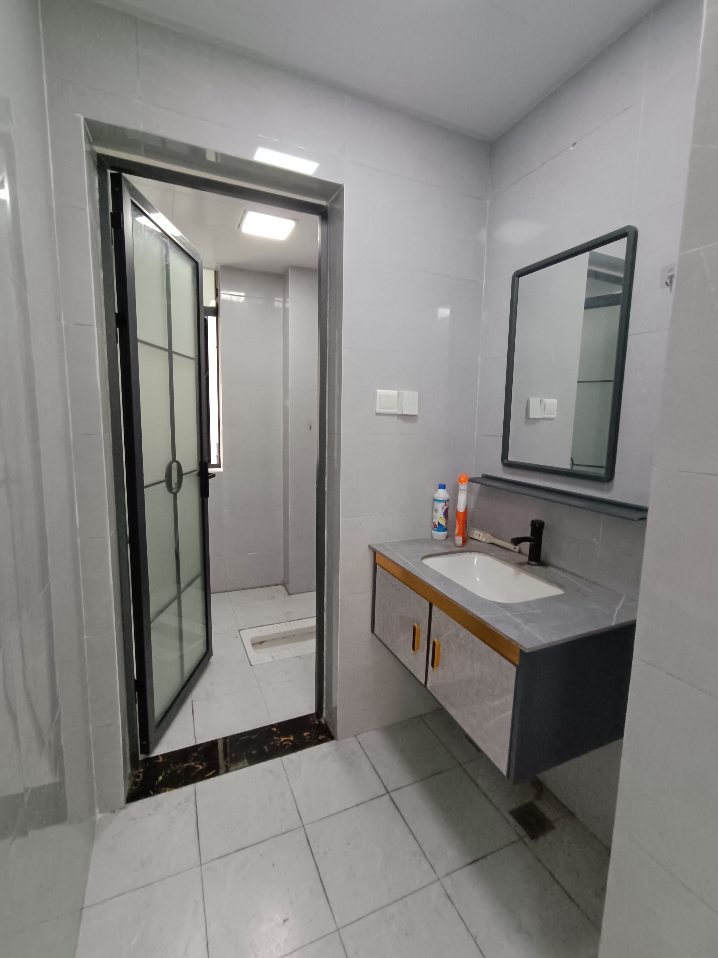 南门口安置小区二期 2室1厅1卫 2083.0元/月 南门口安置小区二期 2室1厅1卫 2083.0元/月室内图