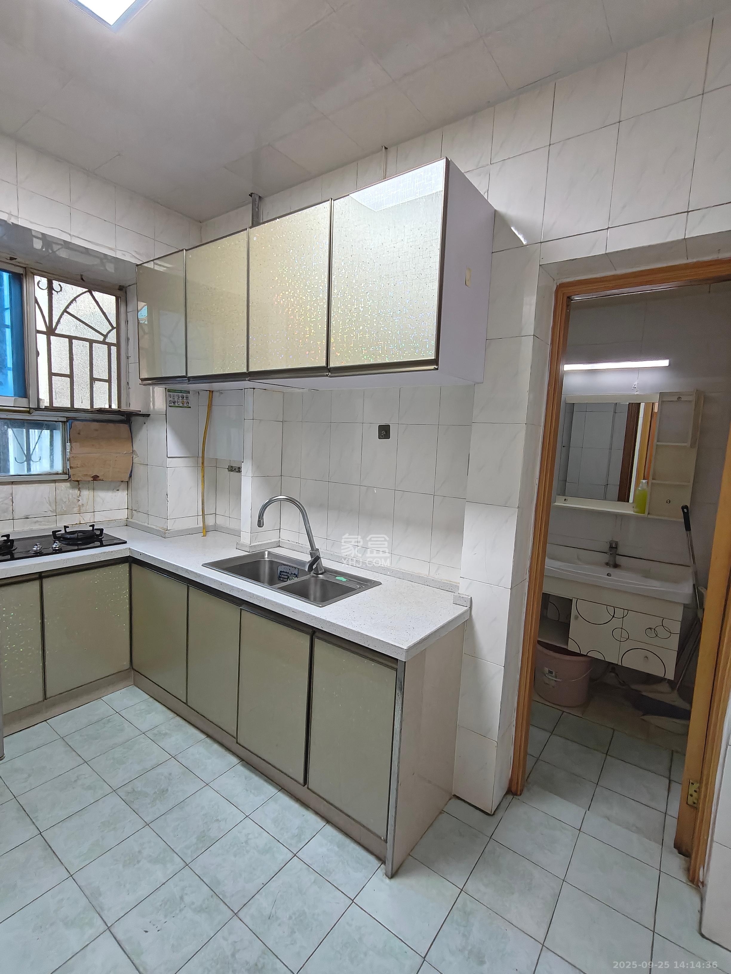 物资厅宿舍(五一大道) 3室1厅1卫 2500.0元/月 物资厅宿舍(五一大道) 3室1厅1卫 2500.0元/月室内图