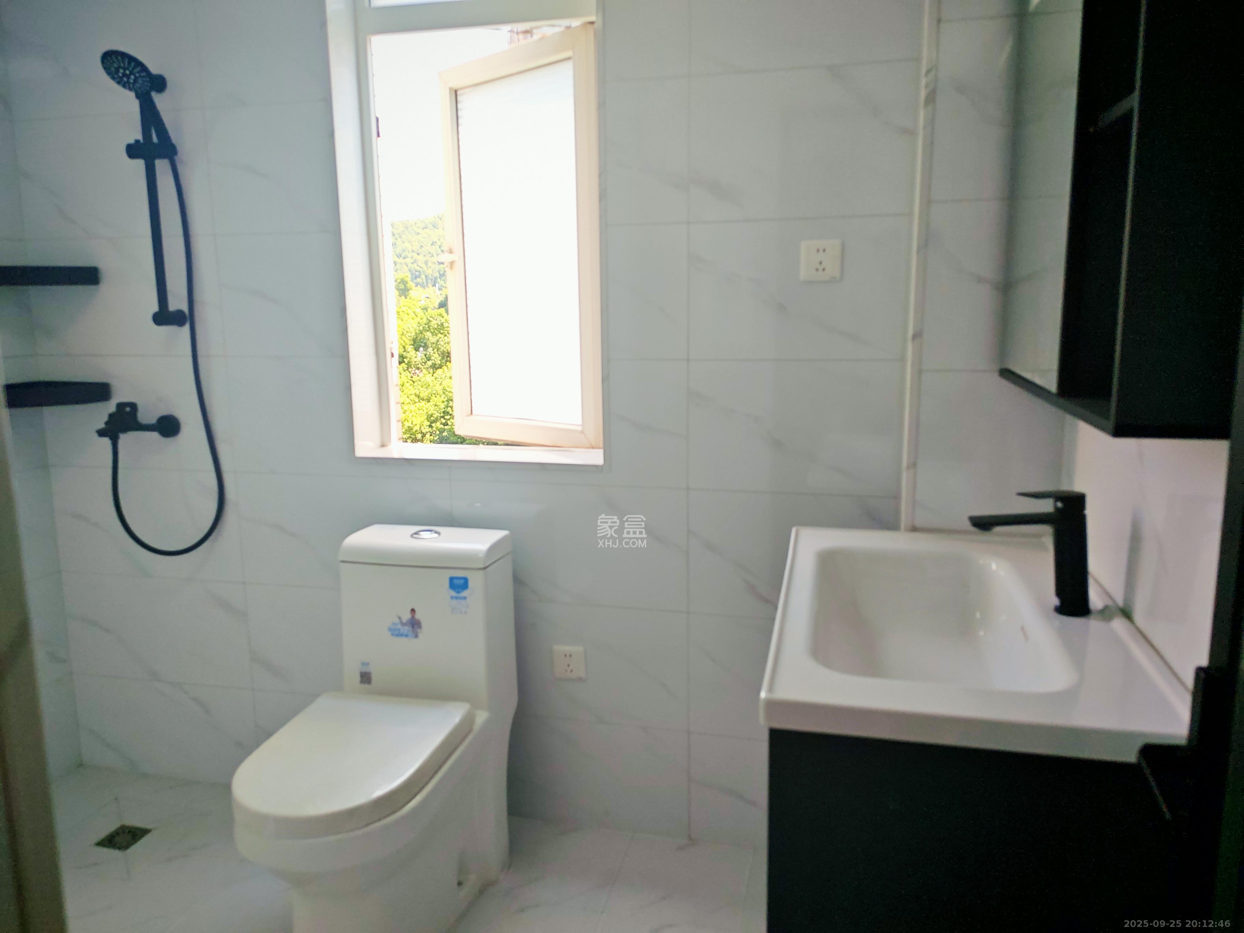 山语城一期 3室2厅2卫 2800.0元/月 山语城一期 3室2厅2卫 2800.0元/月室内图