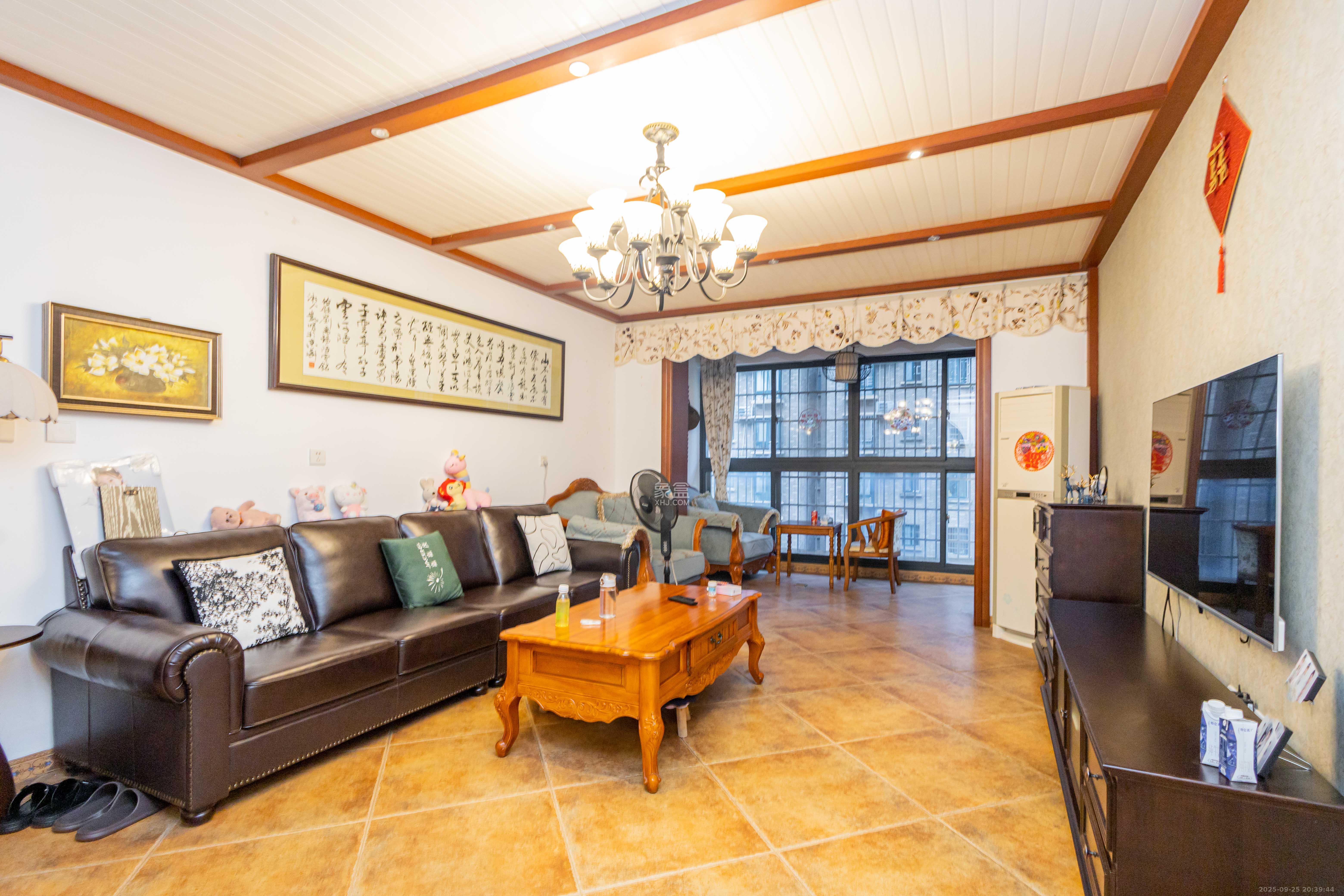 博雅湘水湾  3室2厅2卫    65.8万客厅