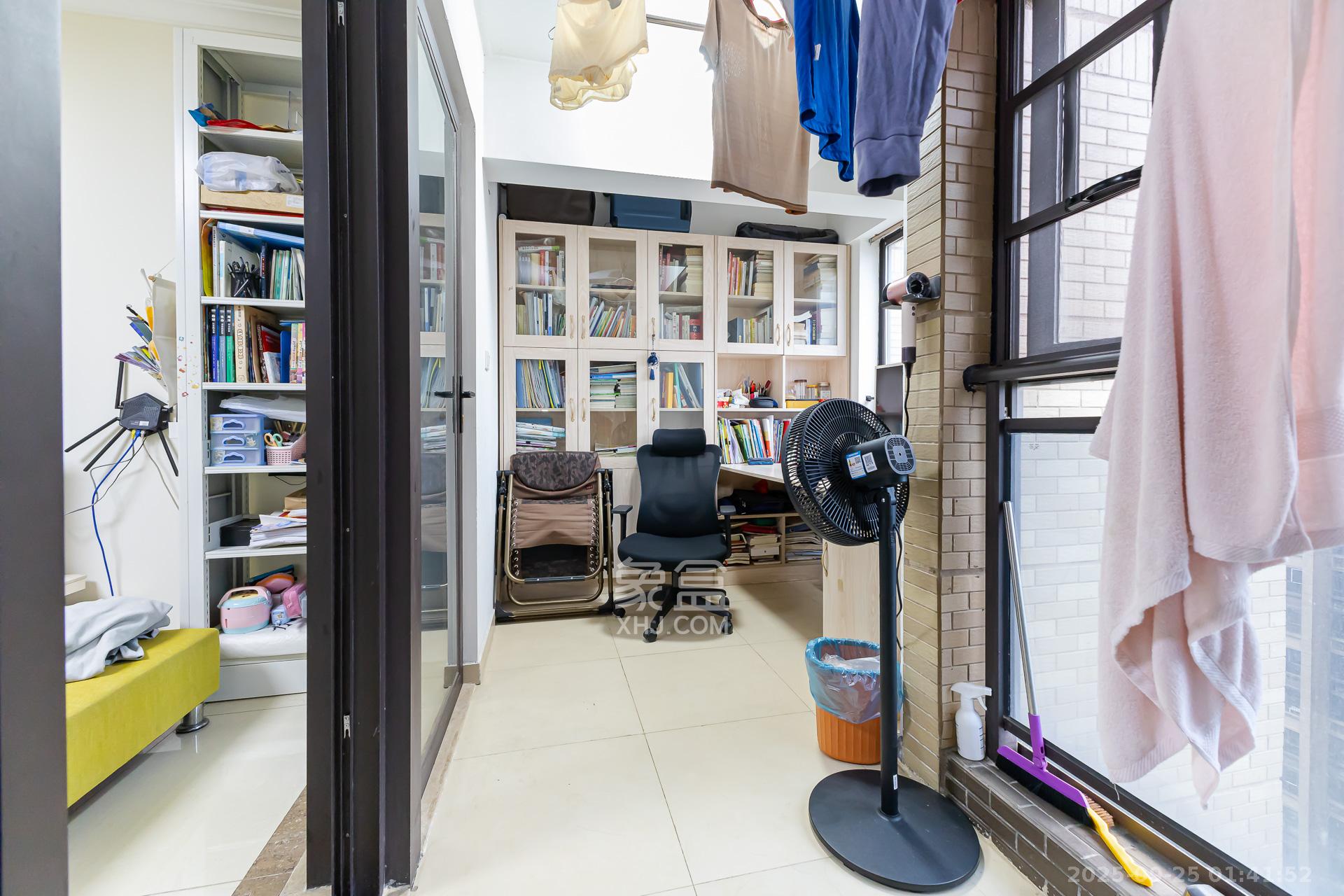 时代倾城一期 3室2厅2卫 84.0万 时代倾城一期 3室2厅2卫 84.0万阳台