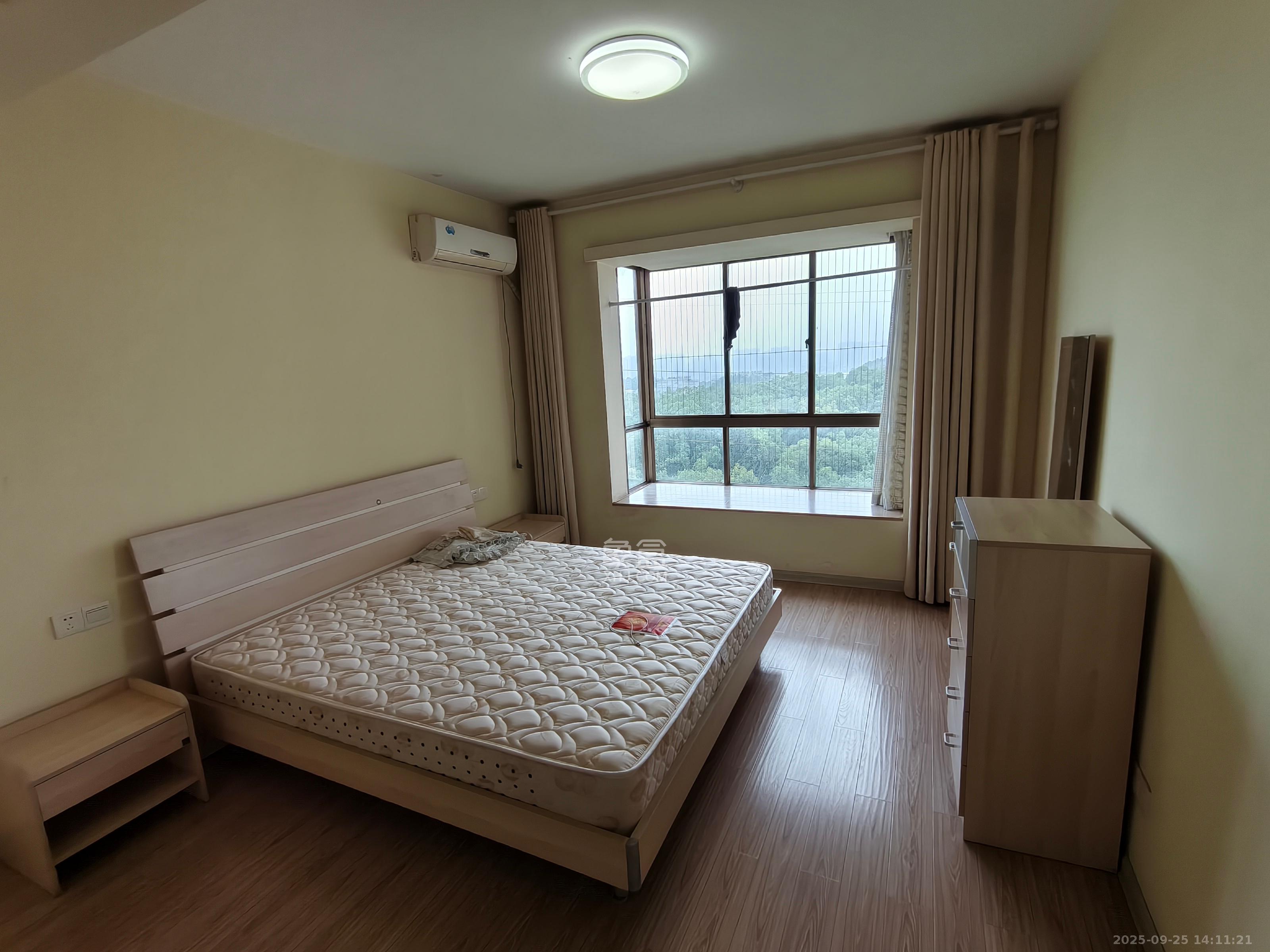 金色比华利 3室2厅2卫 2300.0元/月 金色比华利 3室2厅2卫 2300.0元/月室内图