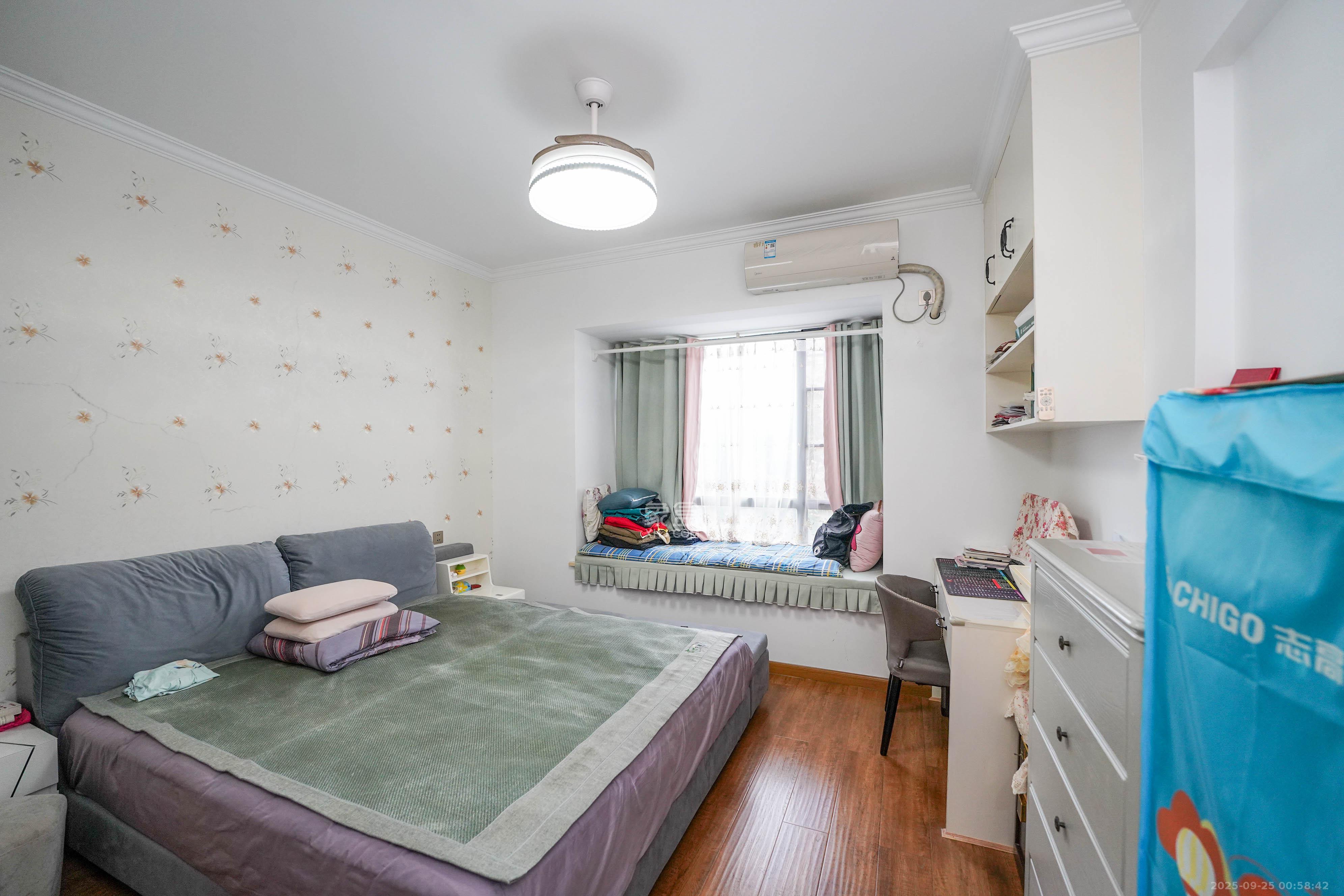 和美星城 1室2厅2卫 98.0万 和美星城 1室2厅2卫 98.0万卧室