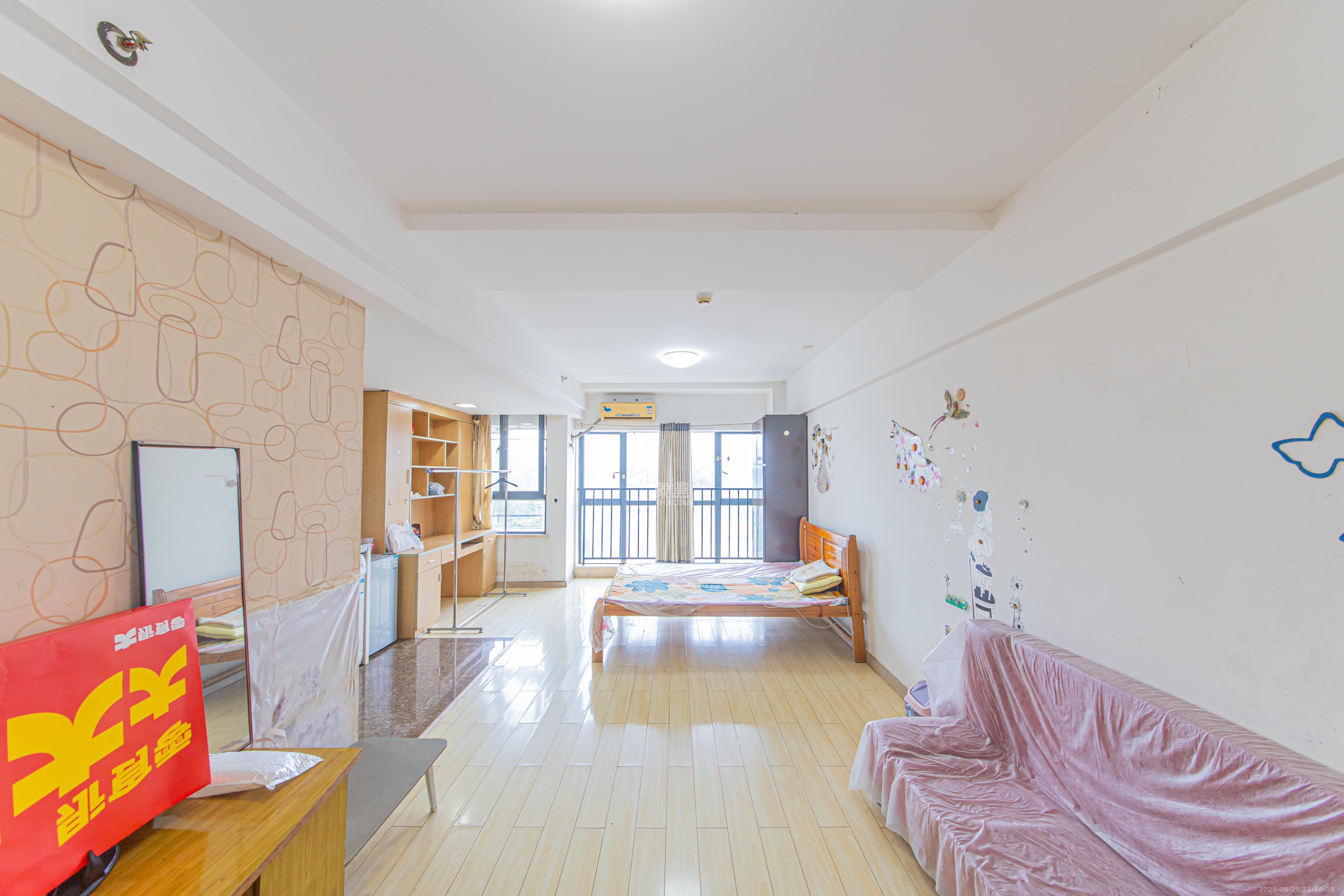 中信文化广场(中信新城二期) 1室1厅1卫 19.8万 中信文化广场(中信新城二期) 1室1厅1卫 19.8万客厅