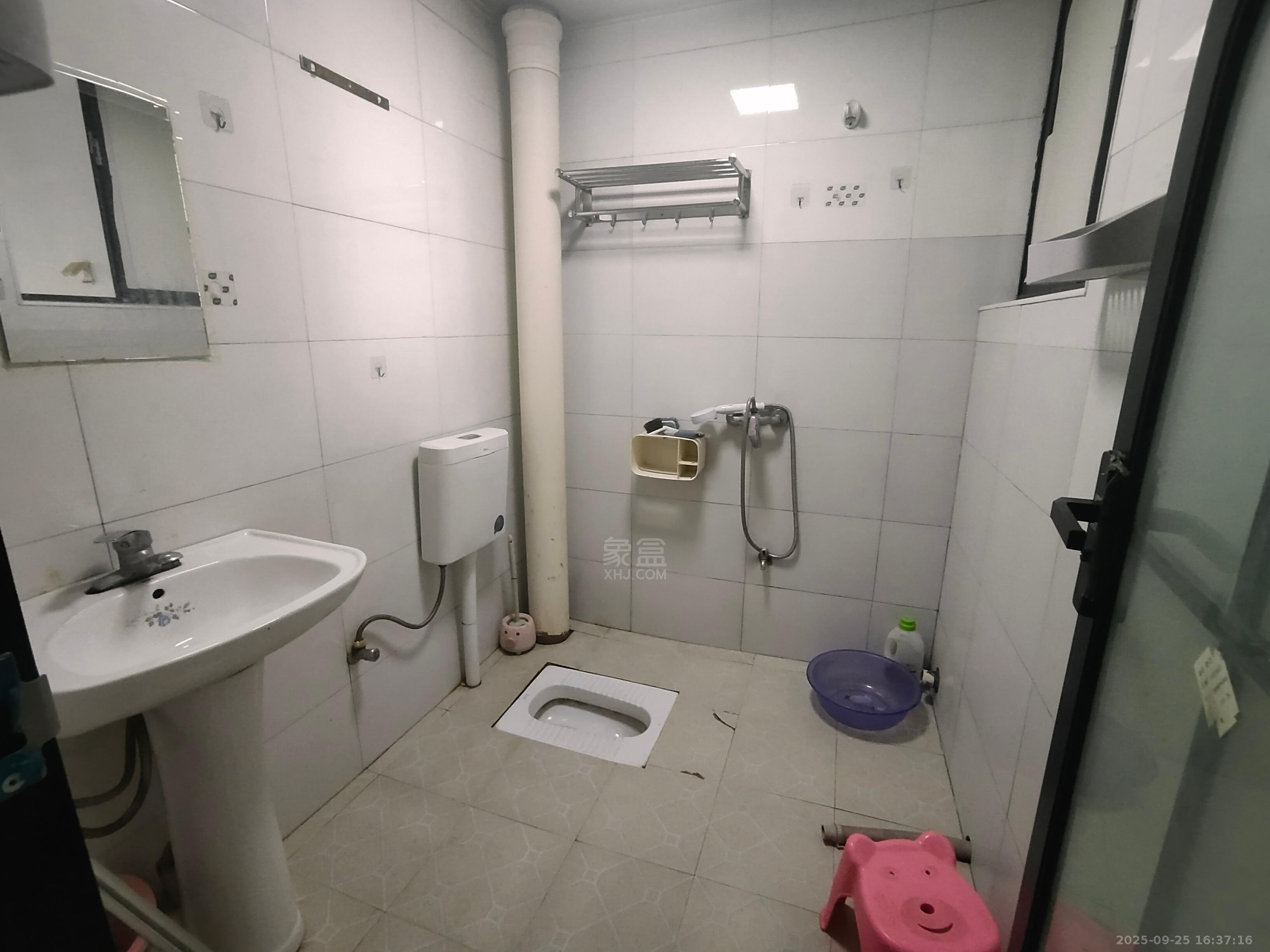 阳光新城 1室1厅1卫 800.0元/月 阳光新城 1室1厅1卫 800.0元/月室内图