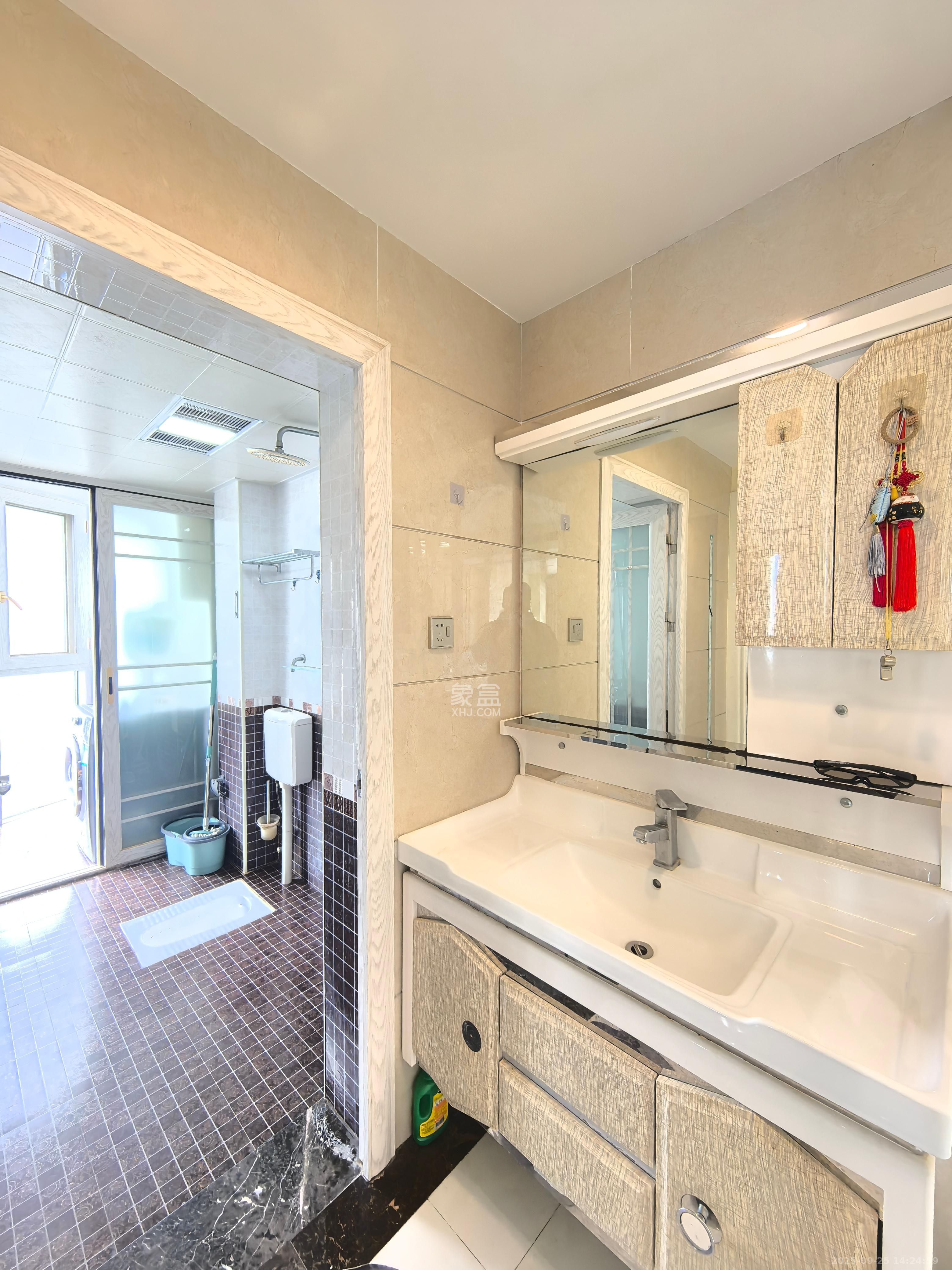 湖韵佳苑 3室2厅1卫 3500.0元/月 湖韵佳苑 3室2厅1卫 3500.0元/月室内图