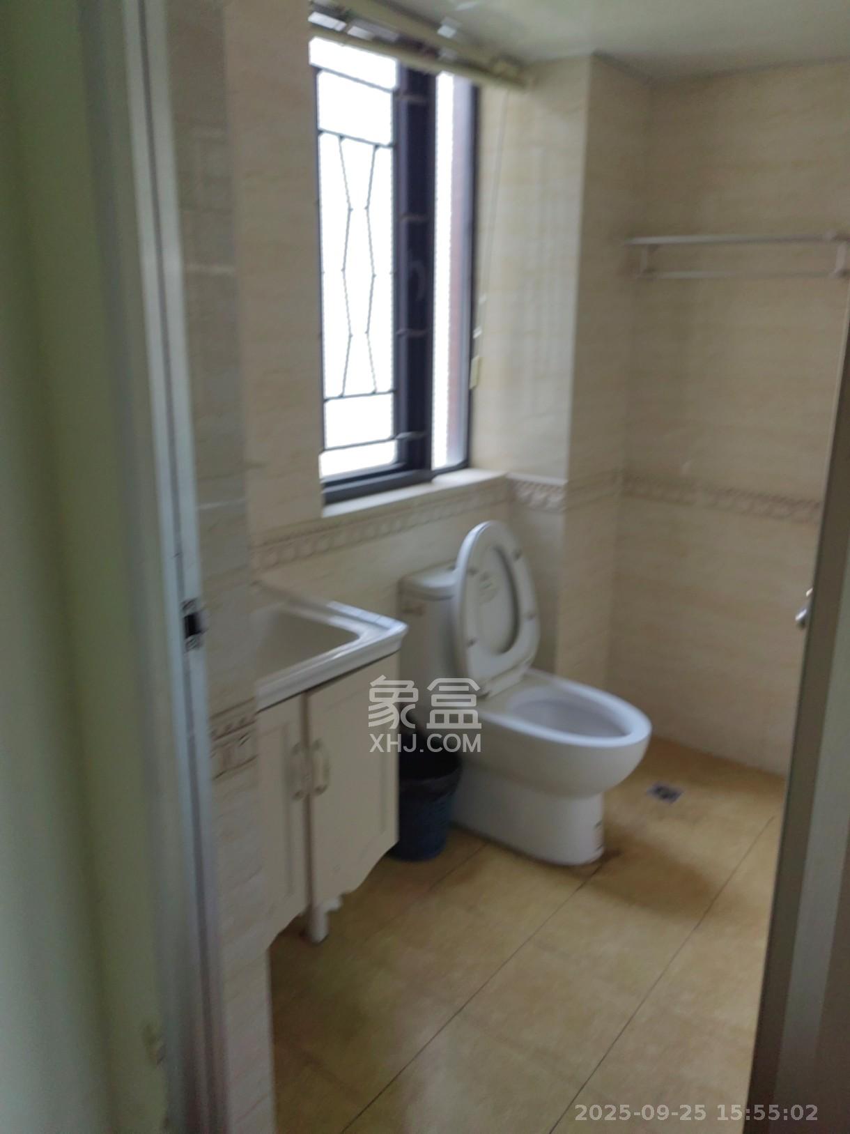 盛地尊域 4室2厅2卫 2000.0元/月 盛地尊域 4室2厅2卫 2000.0元/月室内图