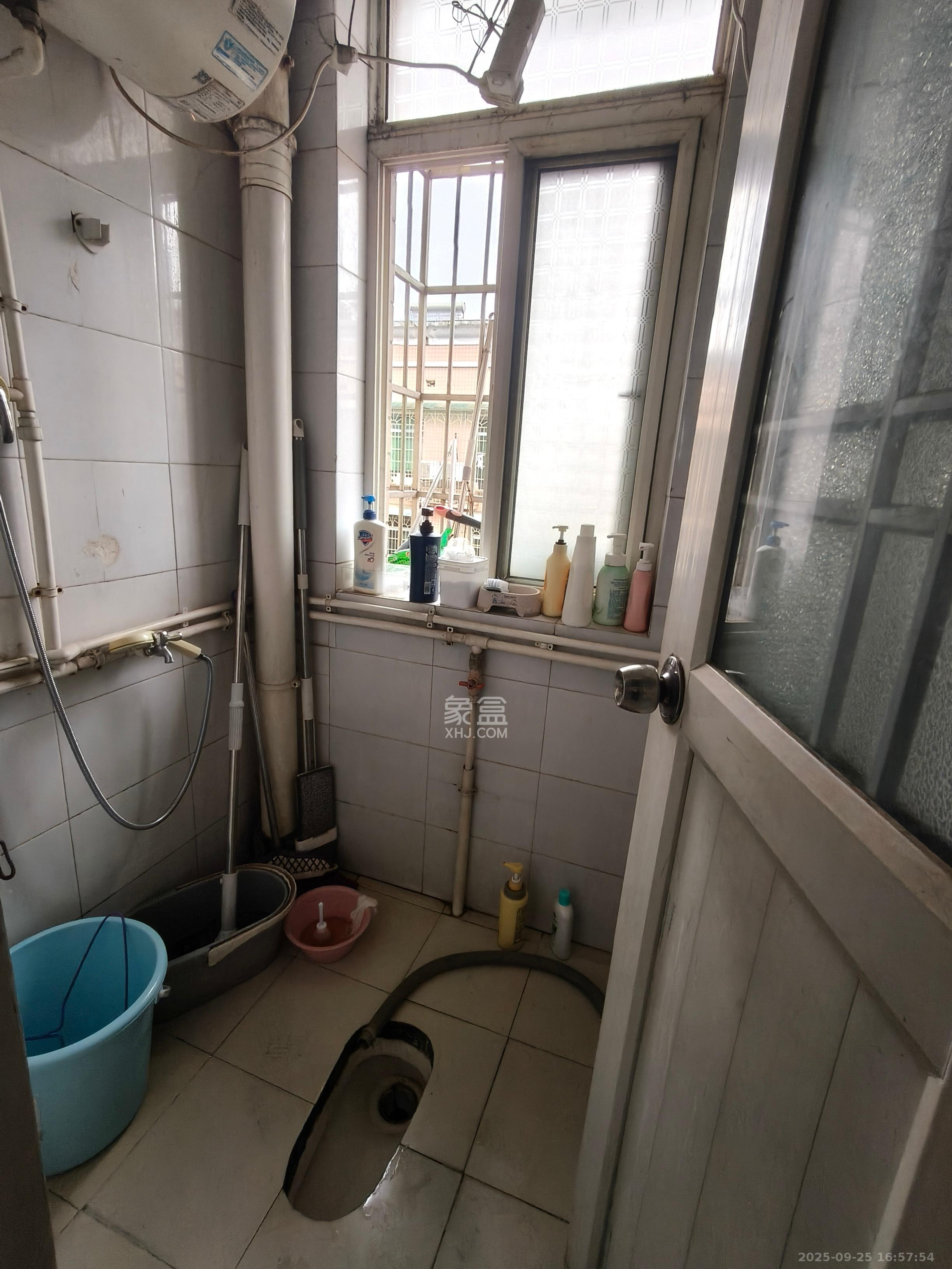 高桥社区高福星小区 3室1厅1卫 1800.0元/月 高桥社区高福星小区 3室1厅1卫 1800.0元/月室内图