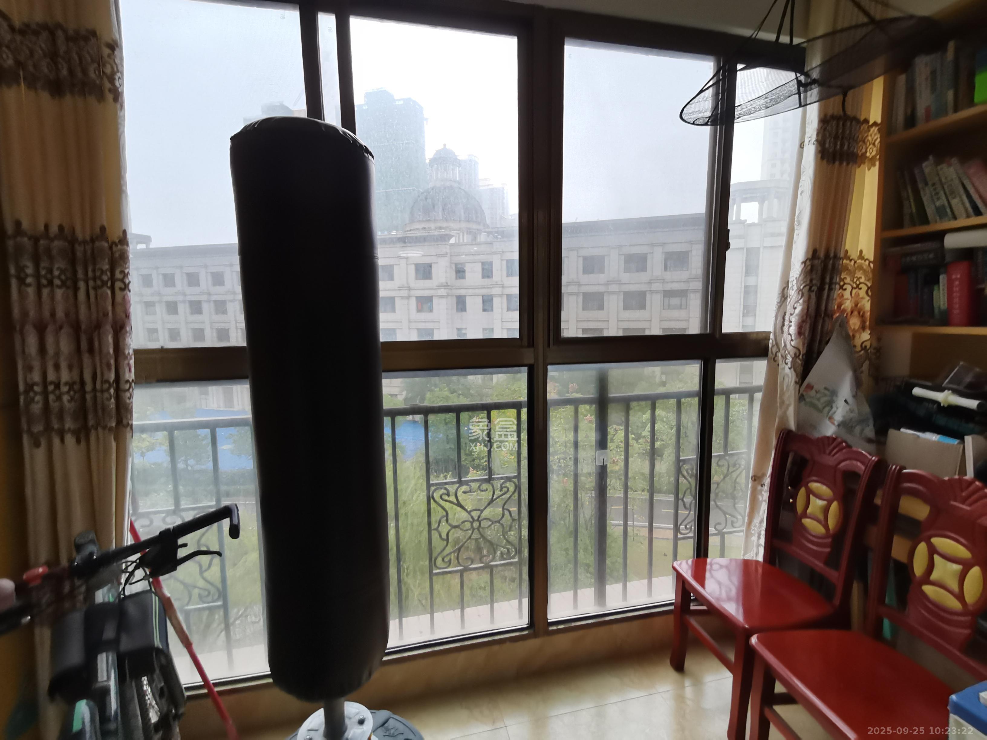 江山帝景哈佛  2室2厅1卫    1880.0元/月 江山帝景哈佛  2室2厅1卫    1880.0元/月室内图